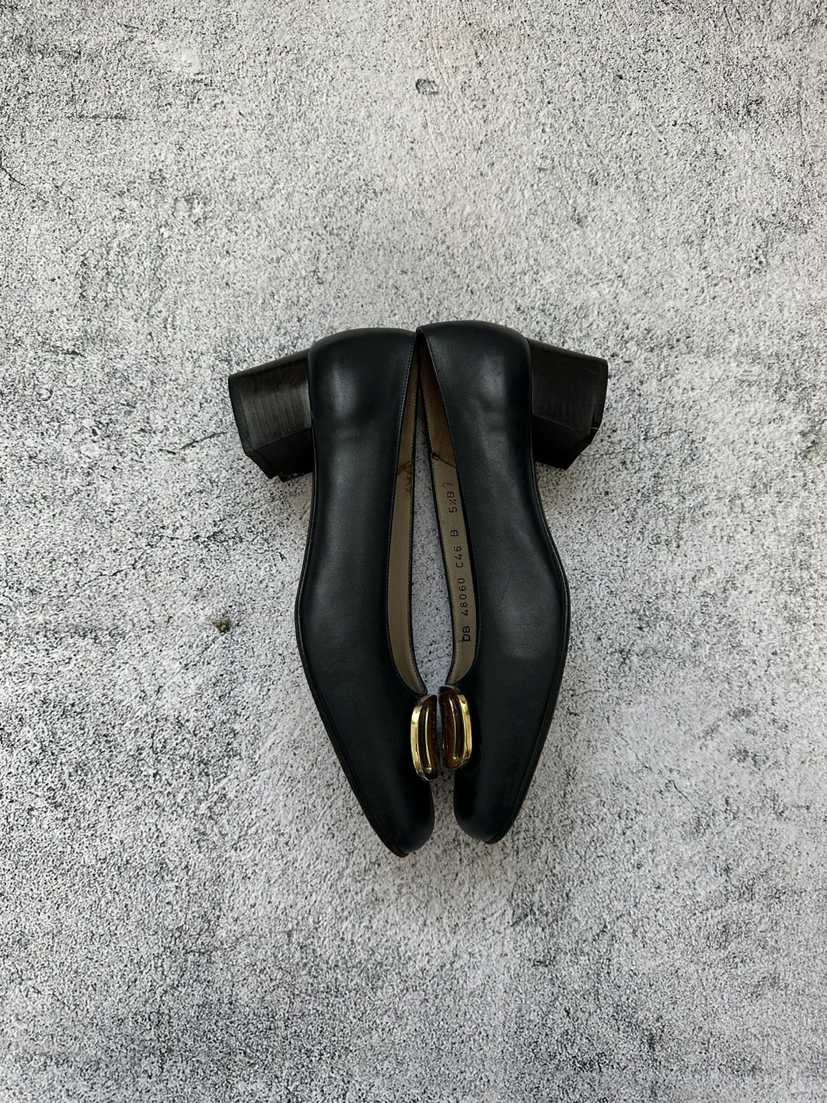 Salvatore Ferragamo Salvatore Ferragamo Leater Heels Golden Buckle Size US 5.5 / IT 35.5 - 7 Thumbnail