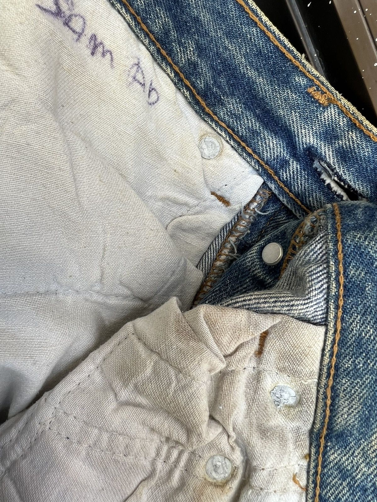 Levi's Vintage 80s Levi’s 501 Distressed Muddy Denim Jeans Size US 31 - 23 Thumbnail