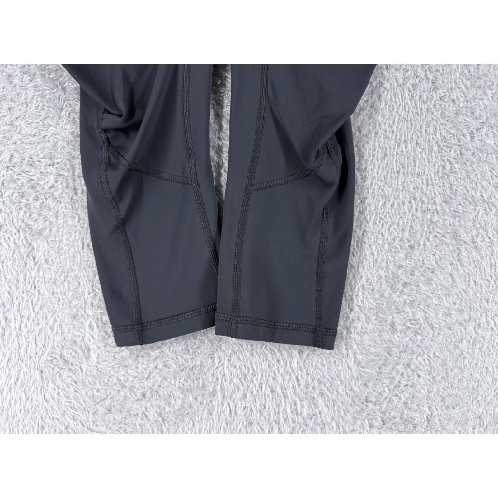 Lululemon Lululemon Activewear Pants Womens 4 Gray Cropped with Pockets 18" Size 27" / US 4 / IT 40 - 2 Thumbnail
