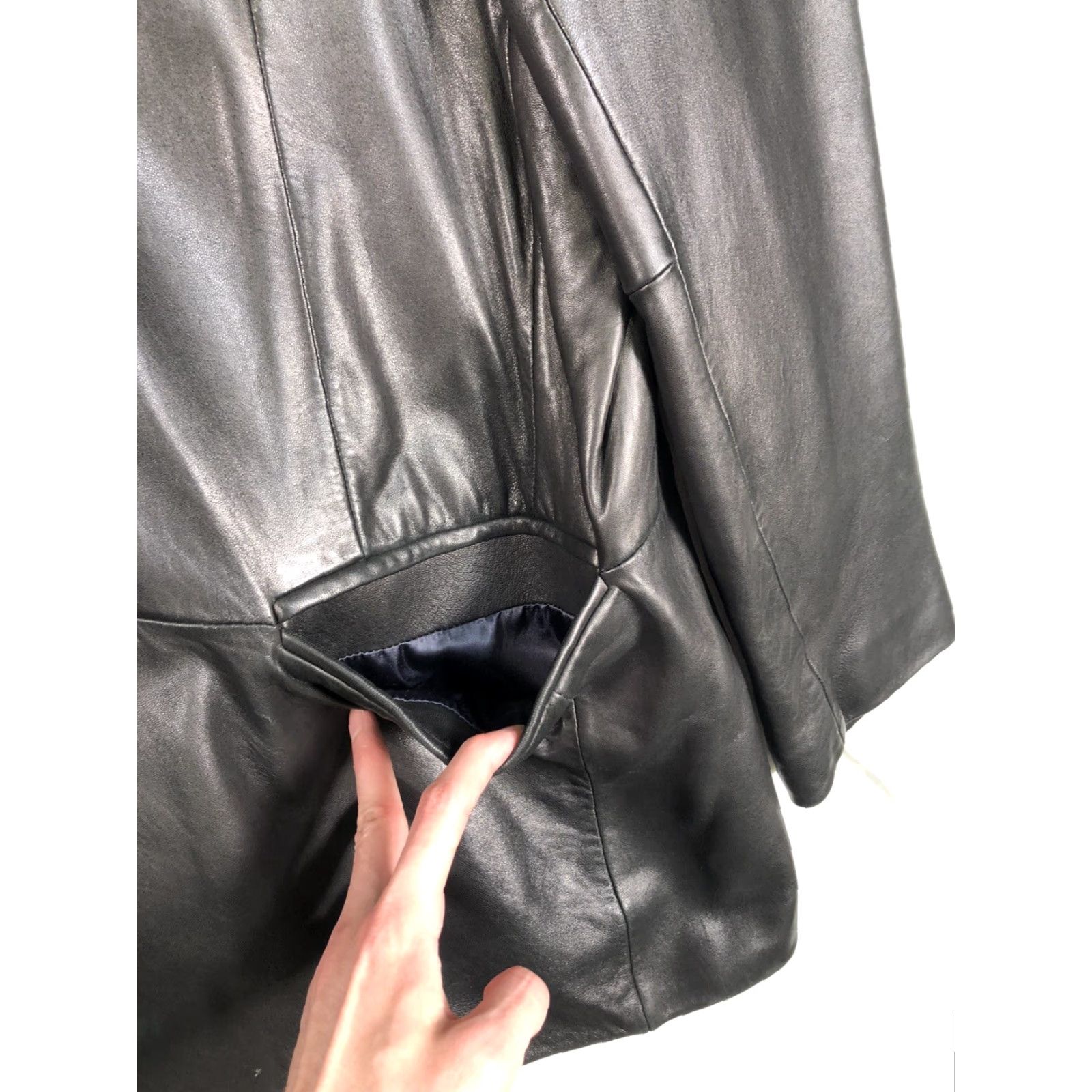 Vintage VINTAGE? No; Actually: R&O by Reilly Olmes Black Leather Jacket Size XXL Front Pockets Classy Jacket Women Size XXL / US 16-18 / IT 52-54 - 4 Thumbnail