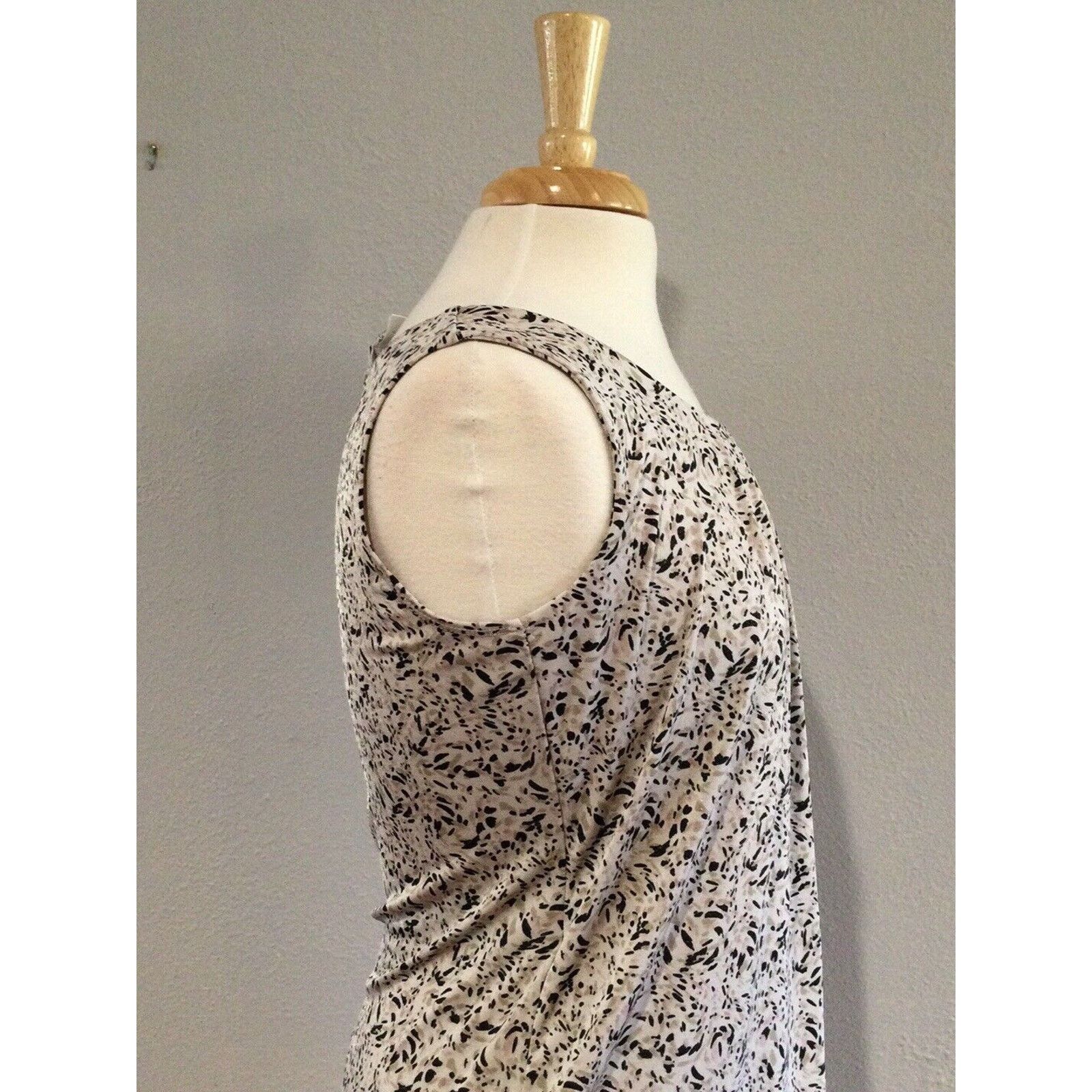 Chicos Chico's Travelers Pleated Front Business Casual Tank 0/4/S Size S / US 4 / IT 40 - 6 Thumbnail