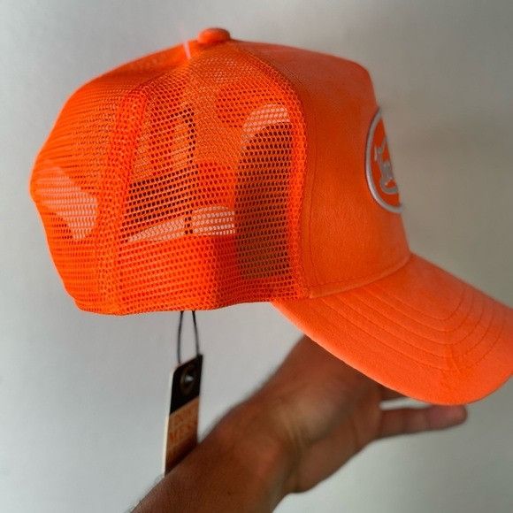 Designer × Von Dutch NWT VON DUTCH NEON ORANGE VELVET TRUCKER HAT Size ONE SIZE - 5 Thumbnail