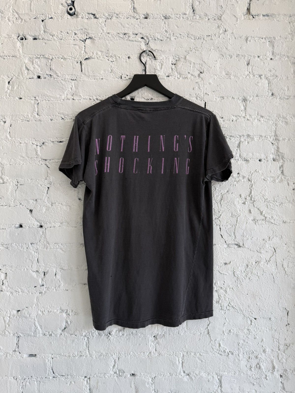Vintage VINTAGE 1988 JANES ADDICITION ‘NOTHINGS SHOCKING’ TEE Size US L / EU 52-54 / 3 - 2 Thumbnail