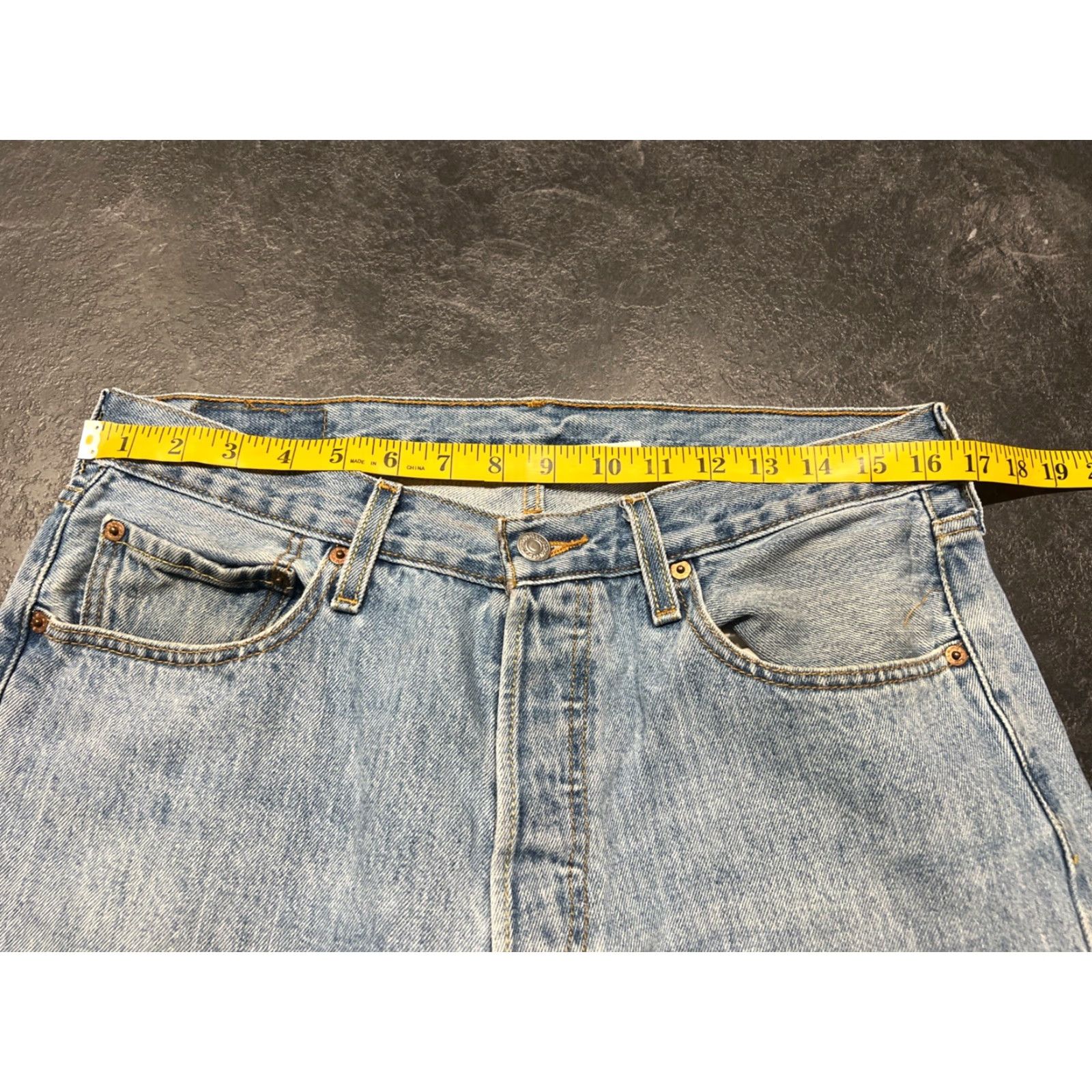Levi's Levi's 501 Jeans Mens 33x32 Blue Denim Straight Button Fly Medium Wash Regular Size US 33 - 5 Thumbnail