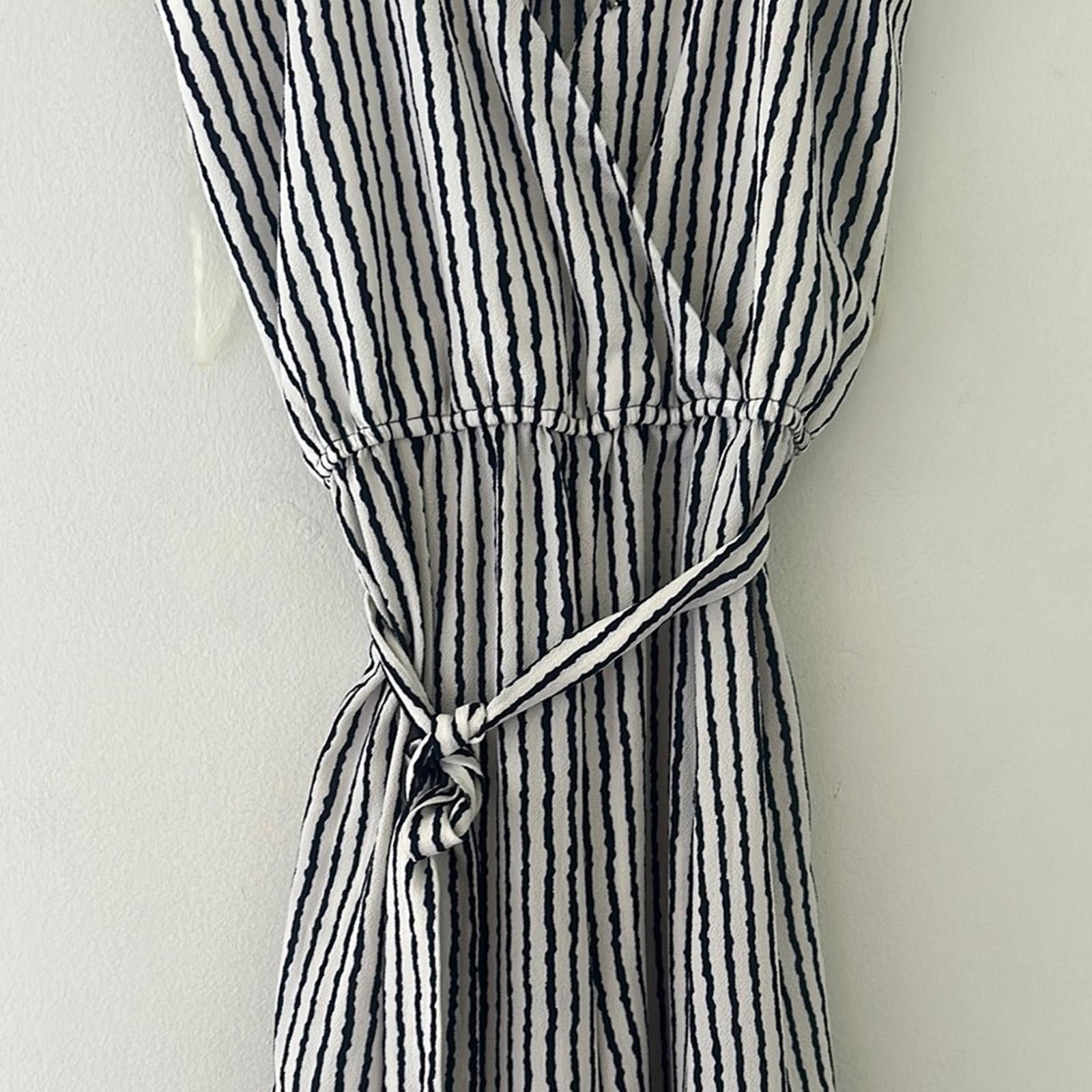 Designer J for Justify Black and White Vertical Stripe Jumpsuit Size 28" / US 6 / IT 42 - 4 Thumbnail