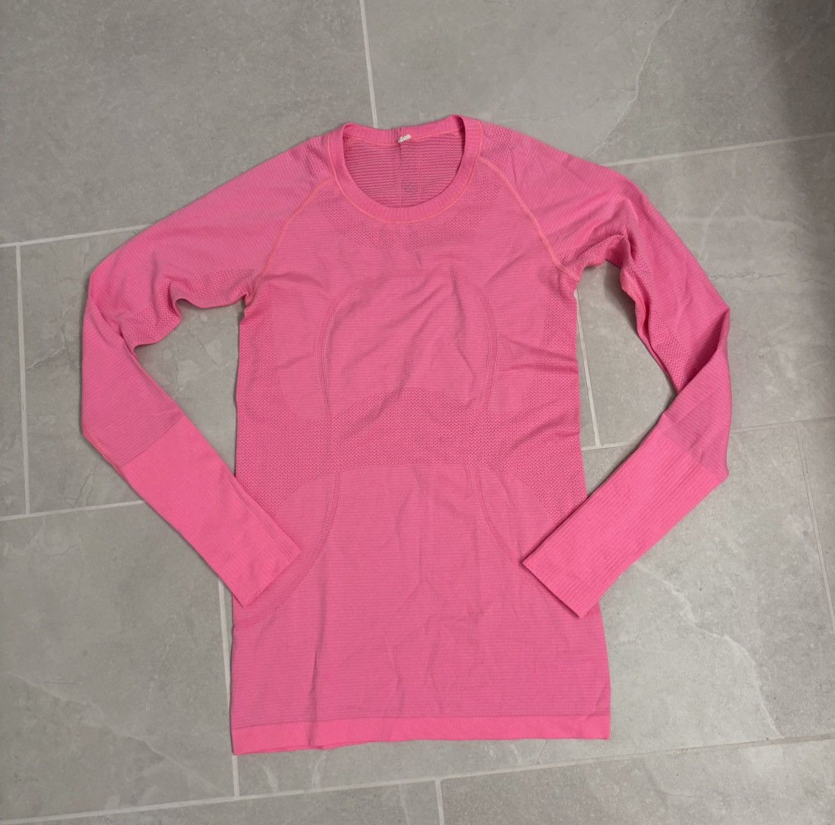 Lululemon Lululemon Neon Pink Swiftly Tech Hip Length T-shirt Size 6 Size M / US 6-8 / IT 42-44 - 1 Thumbnail