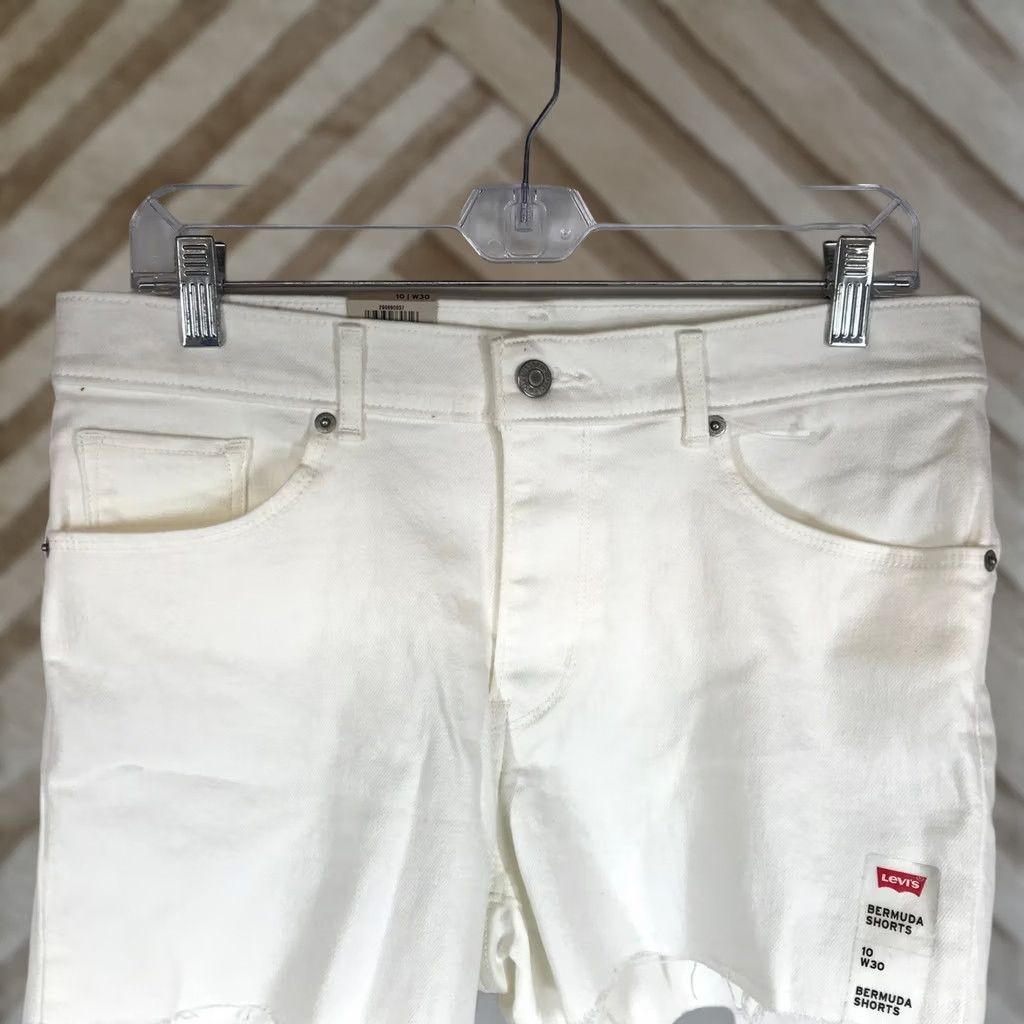 Levi's VINTAGE? No — Levi's Bermuda Shorts Slim Mid Rise White 10 Tall Denim with Pockets, Raw Hem, 5-Pocket Design Womens Size 30" / US 8 / IT 44 - 1 Thumbnail