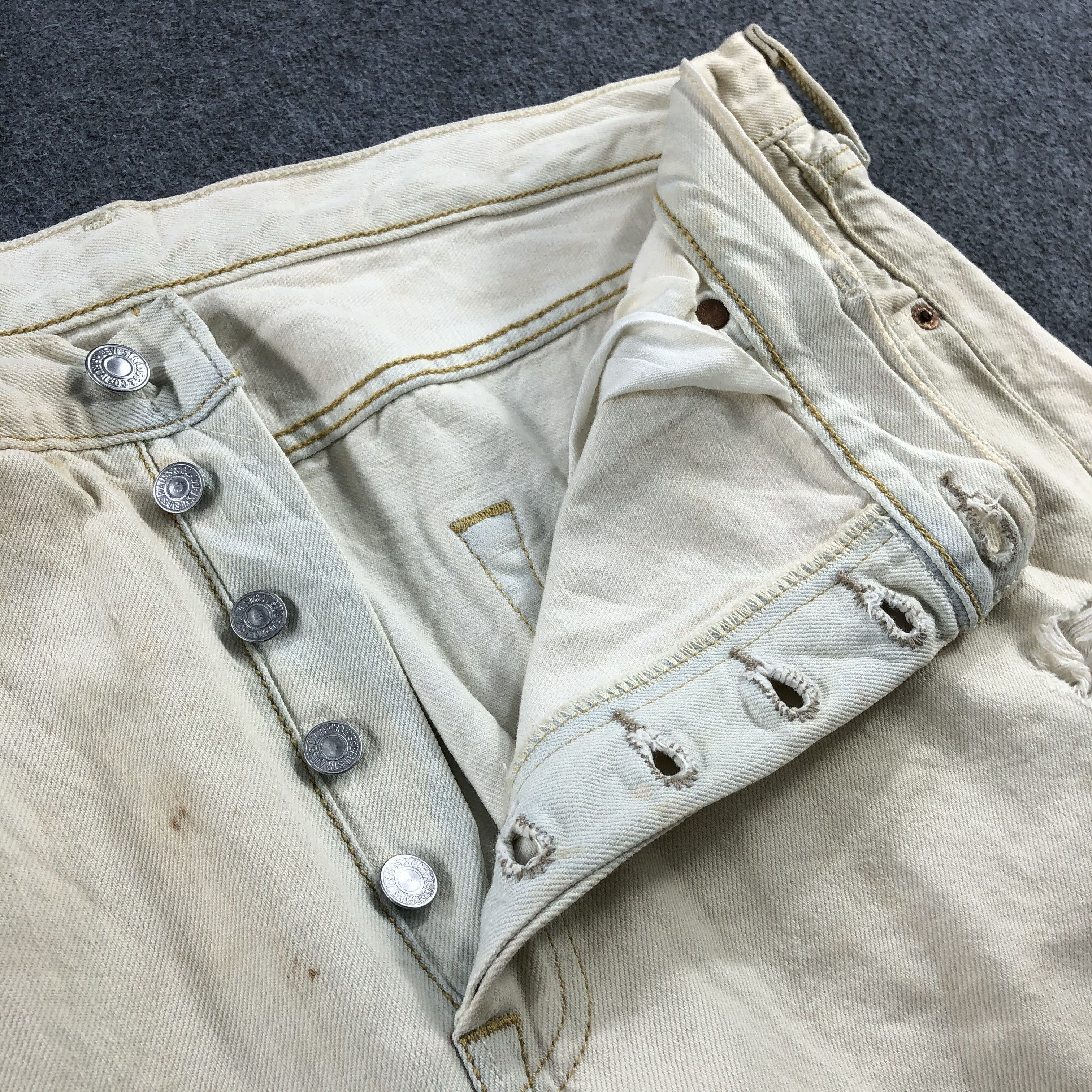 Levi's Vintage Levis 501 Jeans-J2247 Size US 37 - 13 Thumbnail