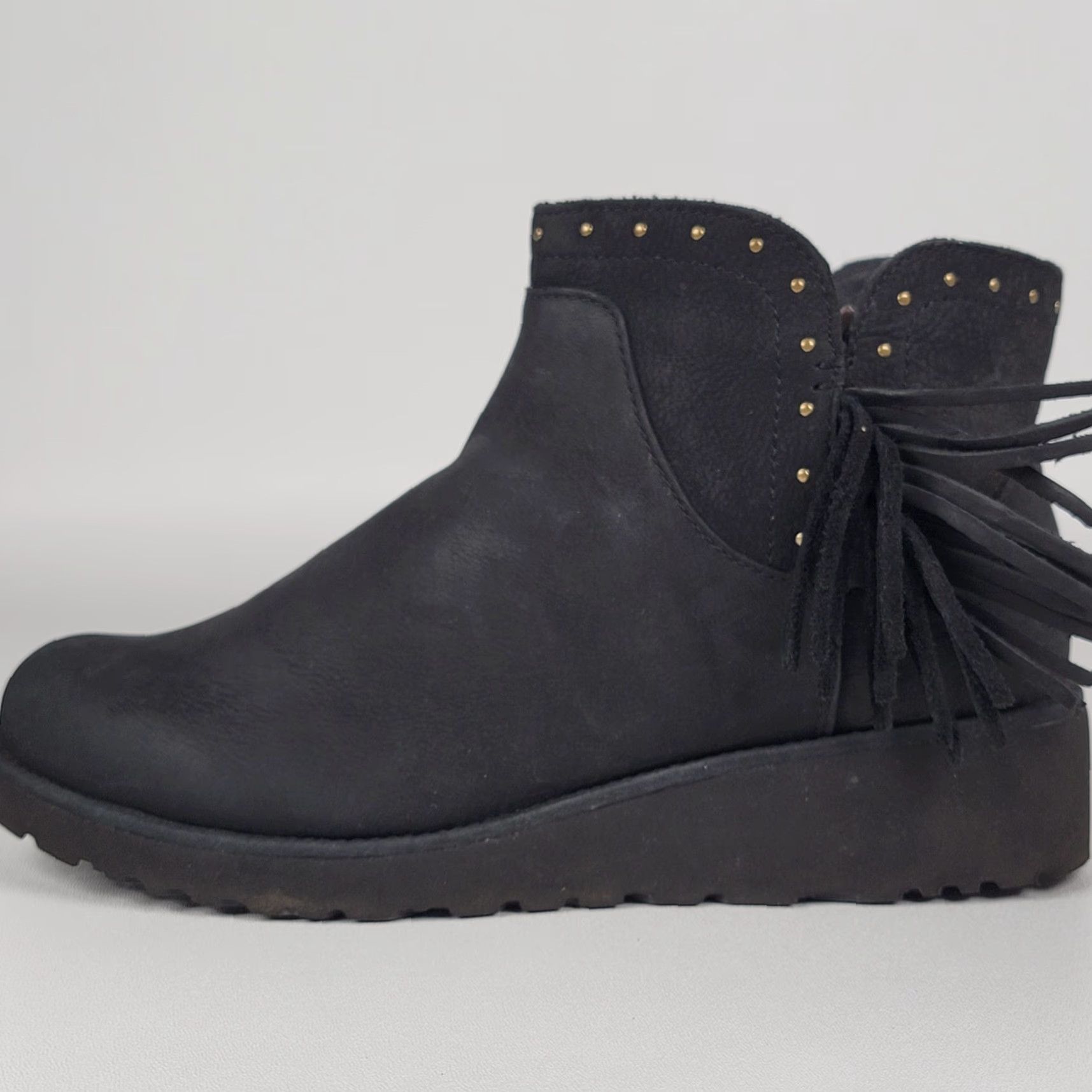 Ugg VINTAGE UGG Cindy Water-resistant BLACK Genuine Shearling Studded Bootie Women Size 8 Bootie Black Studded Water Resistant Suede Uggs Australia Womens Size US 6 / IT 36 - 6 Thumbnail