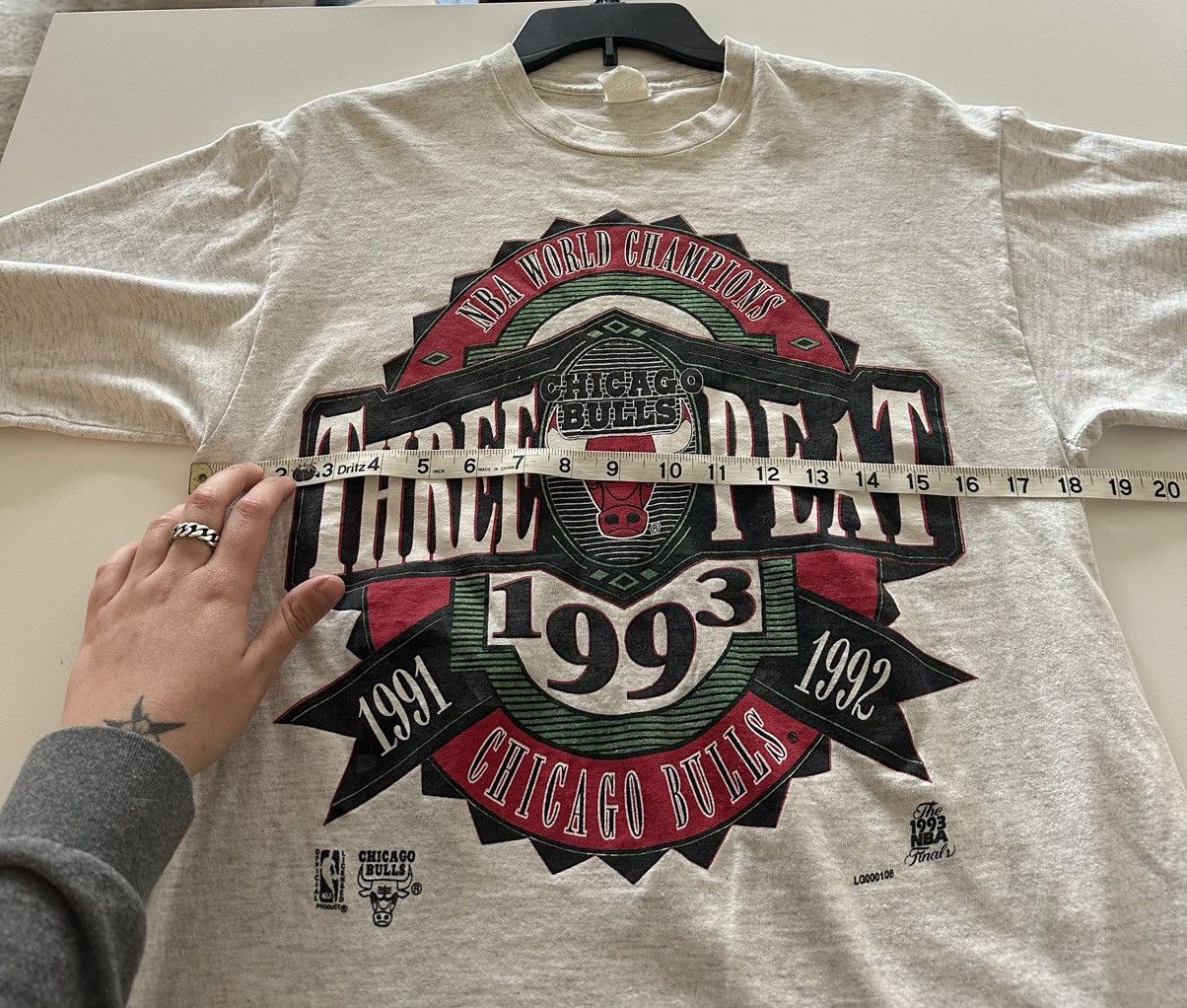 NBA Vintage Chicago Bulls Three Peat World Champions 1993 Size US M / EU 48-50 / 2 - 5 Thumbnail
