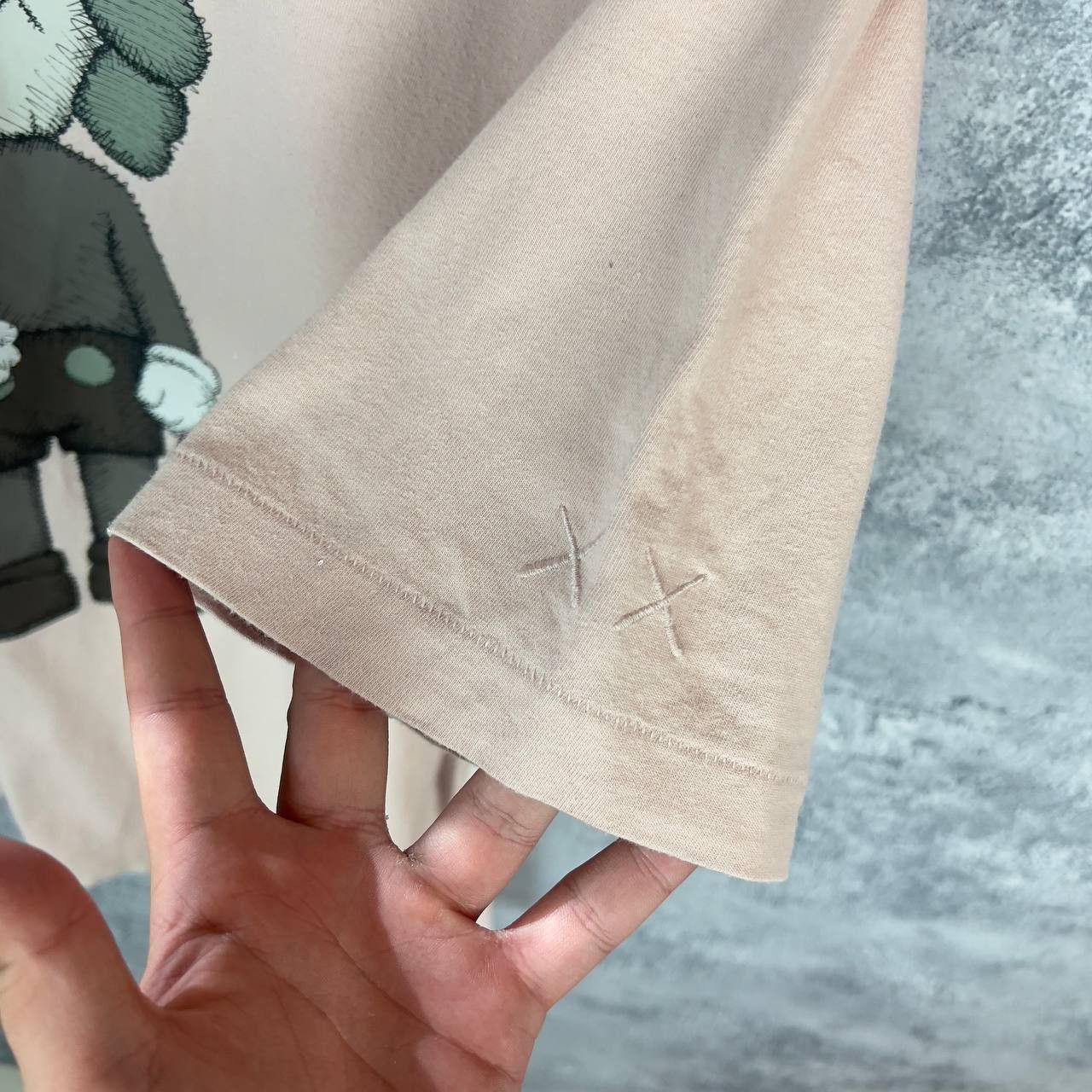 Uniqlo Uniqlo Kaws Tee Men's Size L Beige Pink Cotton Short Sleeve` Size US L / EU 52-54 / 3 - 13 Thumbnail
