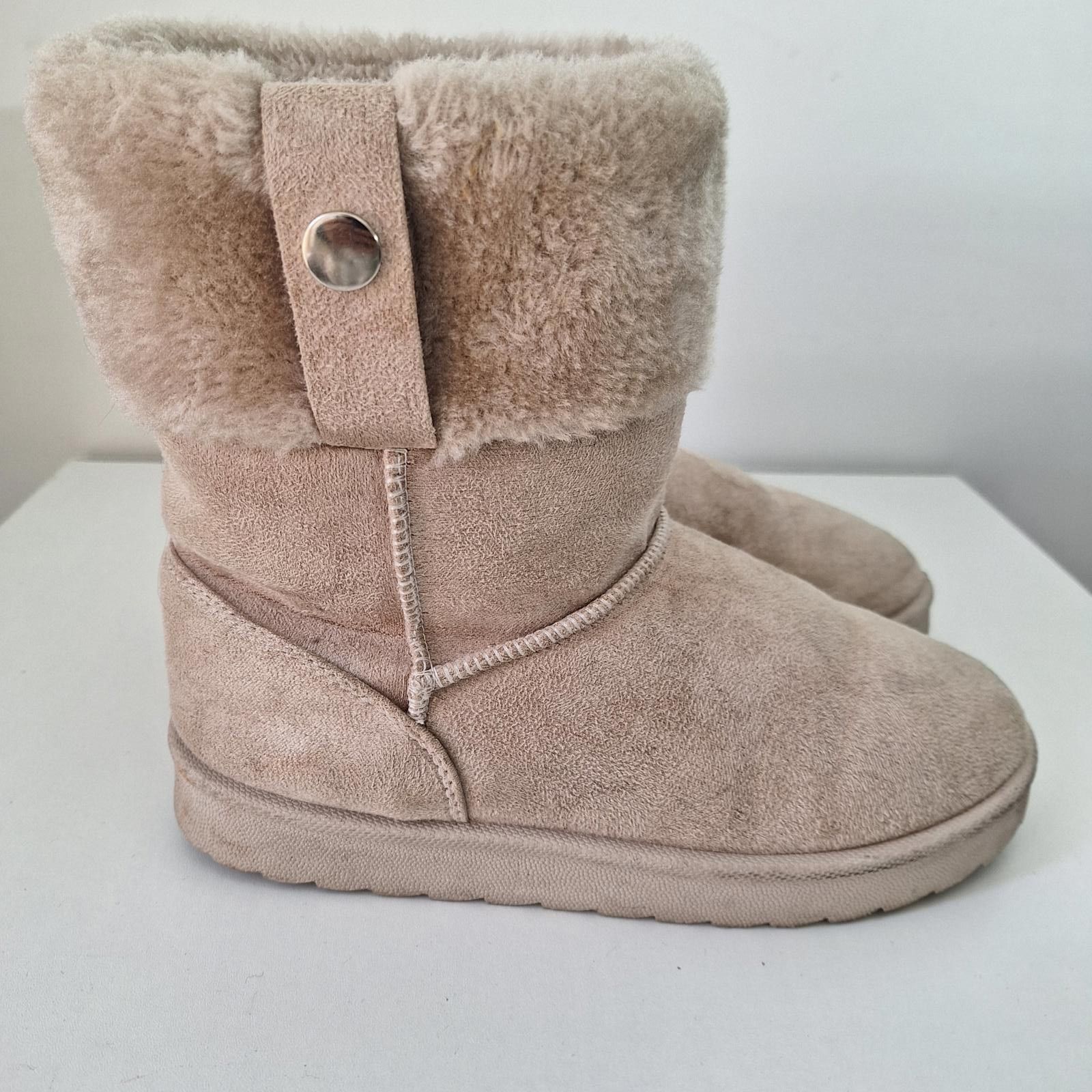Designer Naughty Monkey WInter fluffy Faux Fur Boots women size 8 Size US 9 / IT 39 - 2 Thumbnail