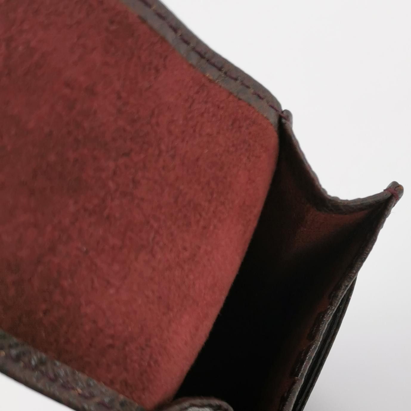 Louis Vuitton Louis Vuitton (LV) cowhide solid color letter logo embossed Size ONE SIZE - 1 Thumbnail