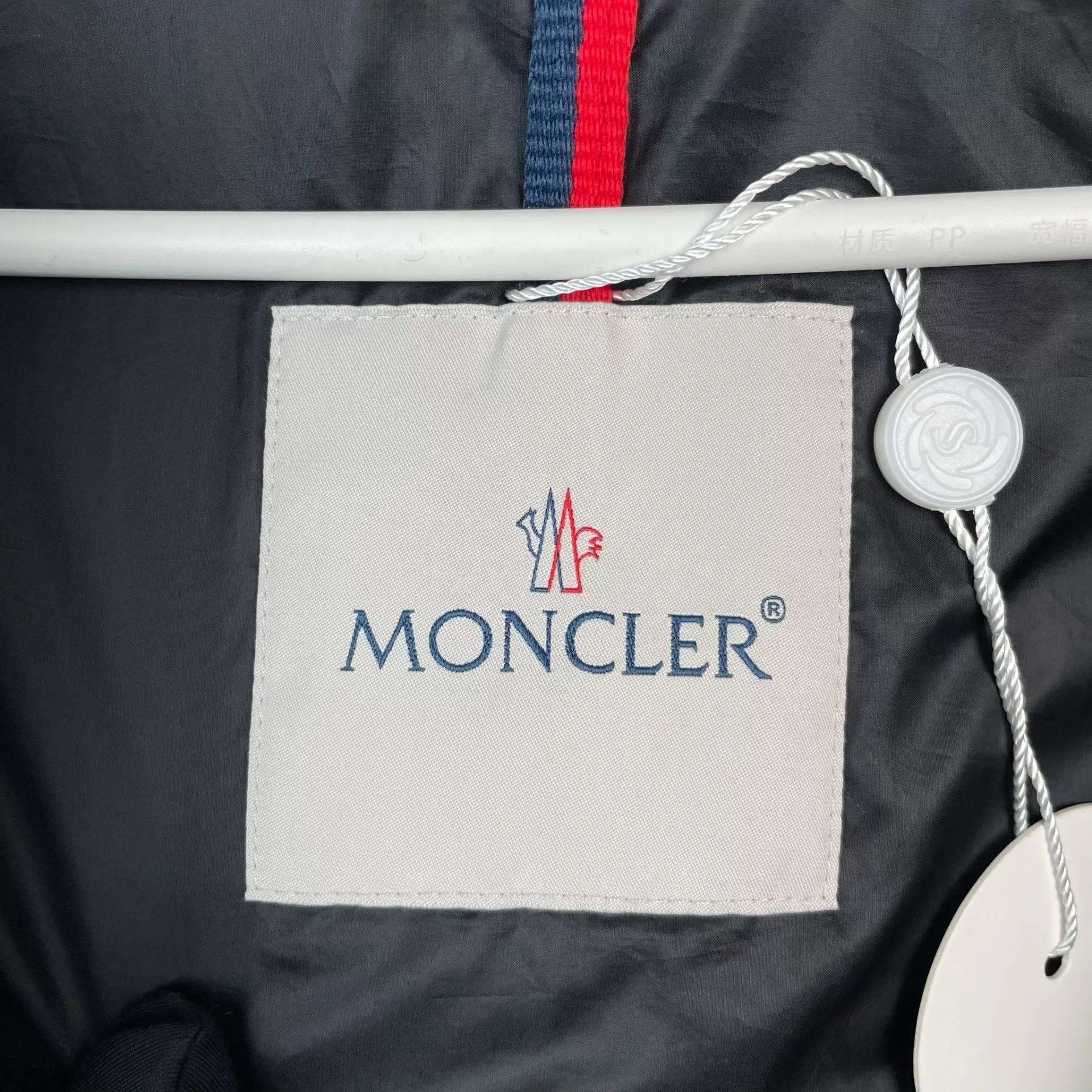 Moncler Moncler check chest embroidered down jacket Size 1 Size US S / EU 44-46 / 1 - 9 Thumbnail