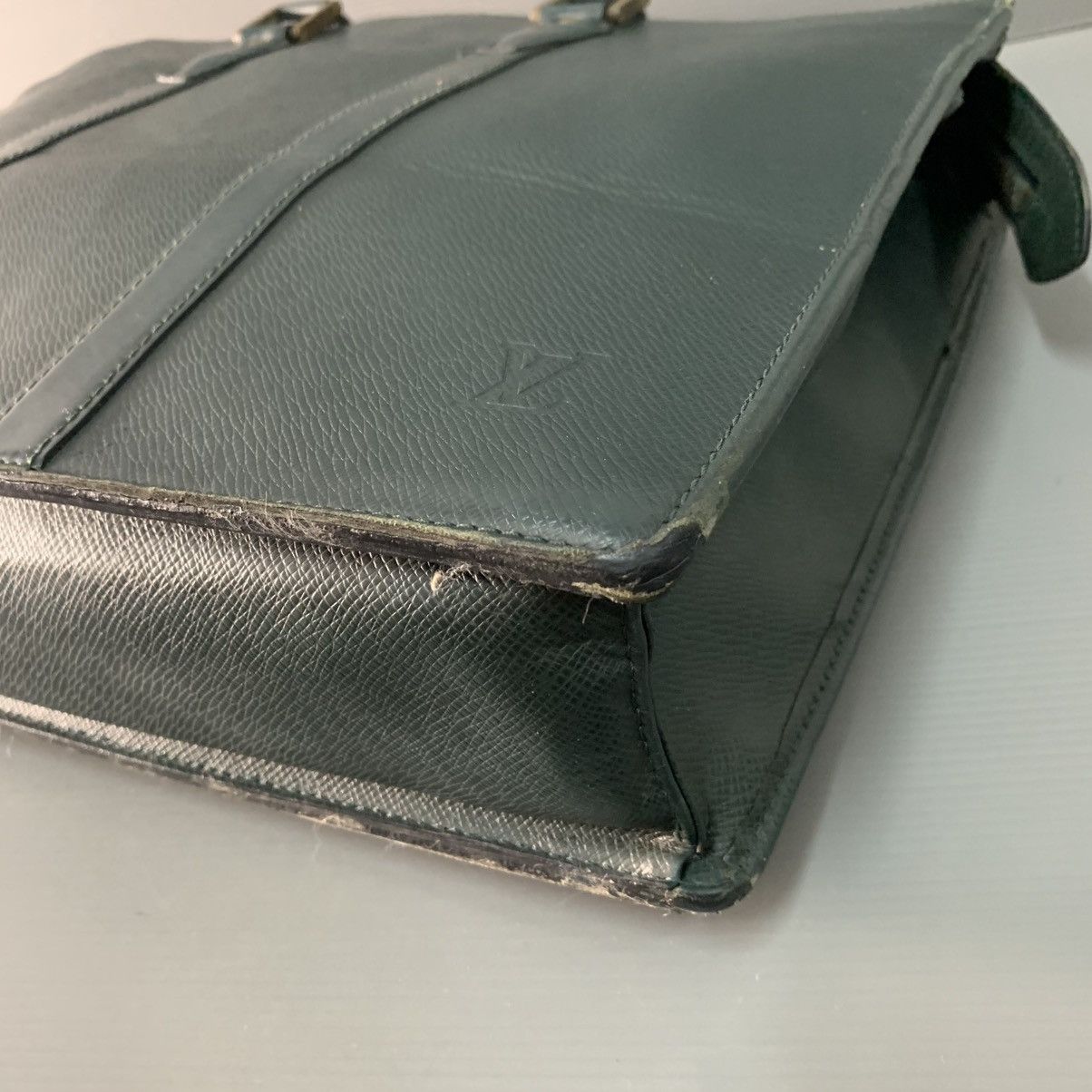 Louis Vuitton Louis Vuitton Taiga Green Briefcase Size ONE SIZE - 9 Thumbnail