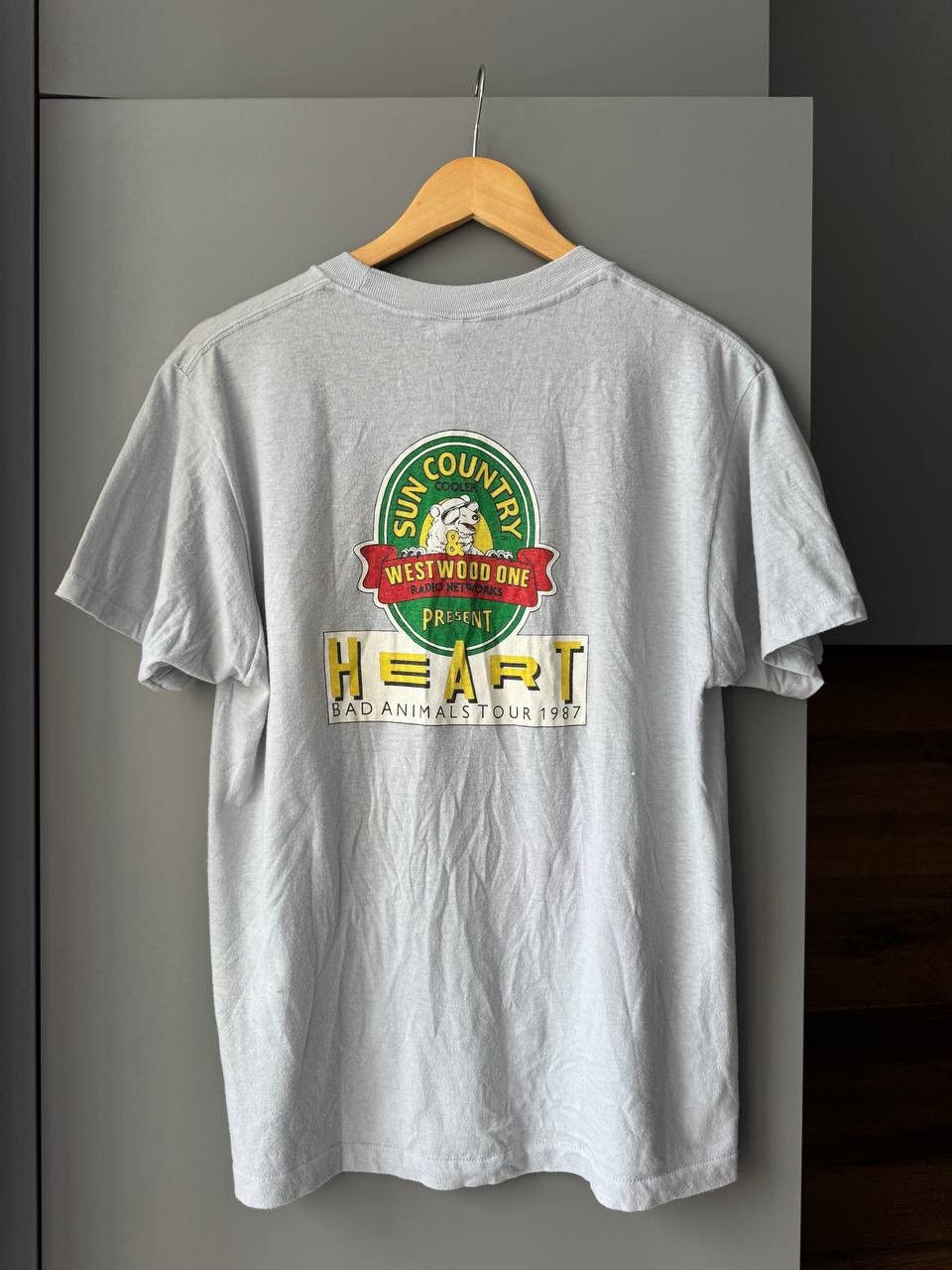 Band Tees 1987 Heart Bad Animals Vintage Band T-Shirt Size Large. Size US XL / EU 56 / 4 - 4 Thumbnail