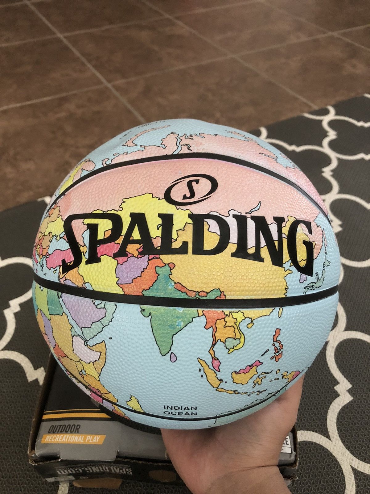 Spalding Globe World Map Basketball