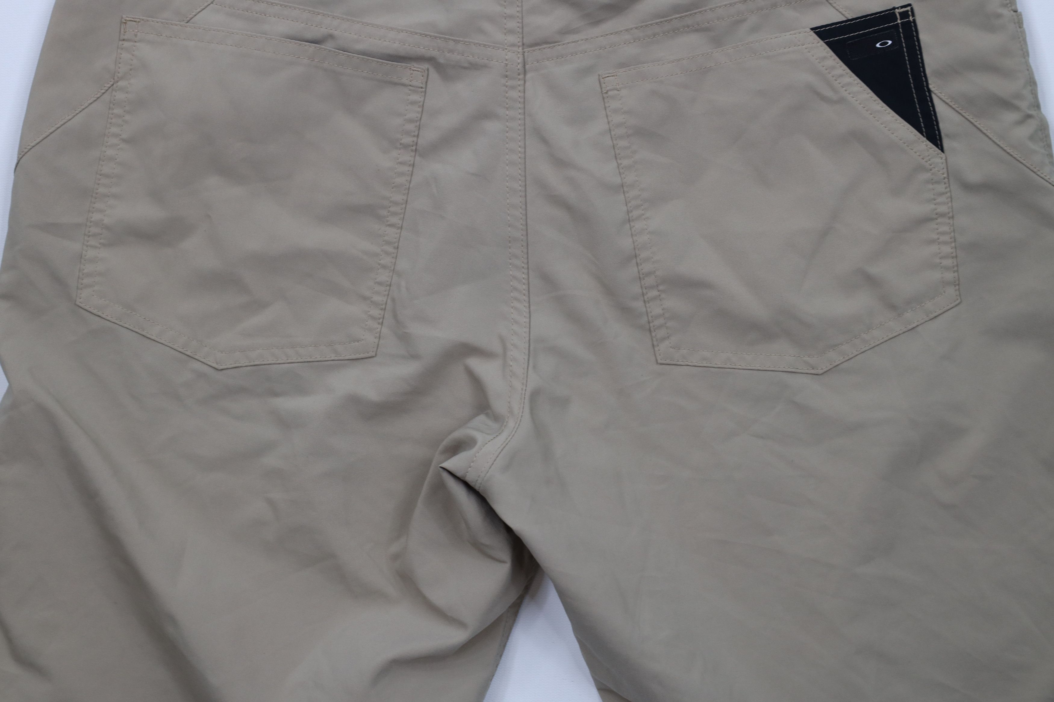 Oakley × Vintage Vintage Y2K Oakley O Logo Tech Golfing Chino Shorts Beige Size US 34 / EU 50 - 13 Thumbnail