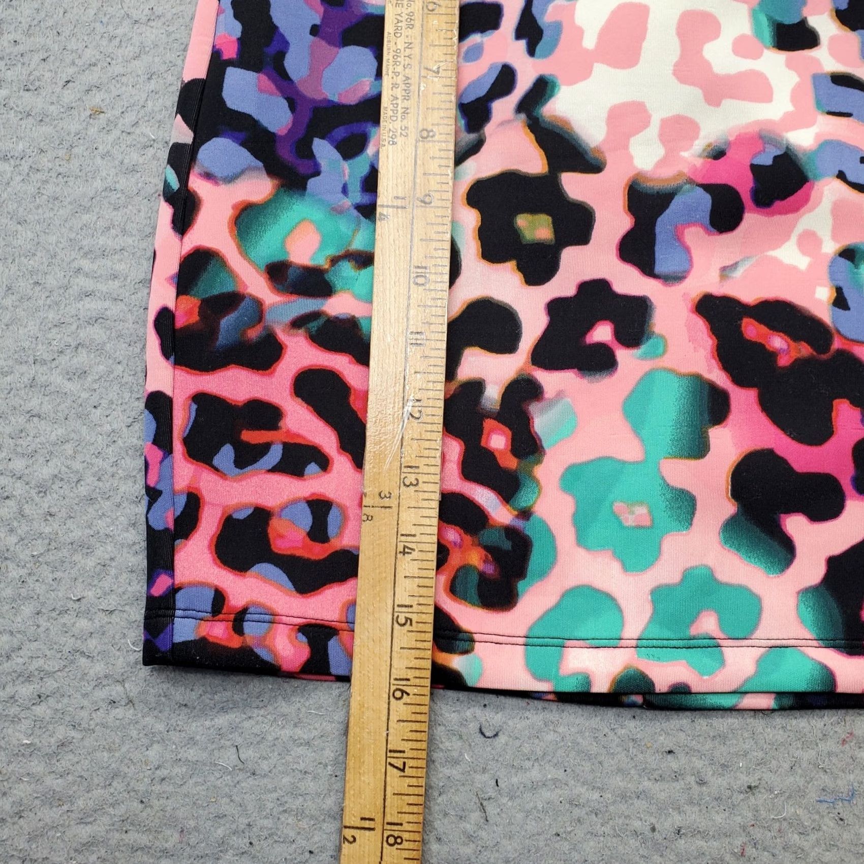 Bebe Bebe Women Mini Skirt 2XS Multicolor Animal Print Scuba Knit Stretch Back Zip Short Length Waist 12" NWT Womens Size 24" / US 00 / IT 34 - 3 Thumbnail