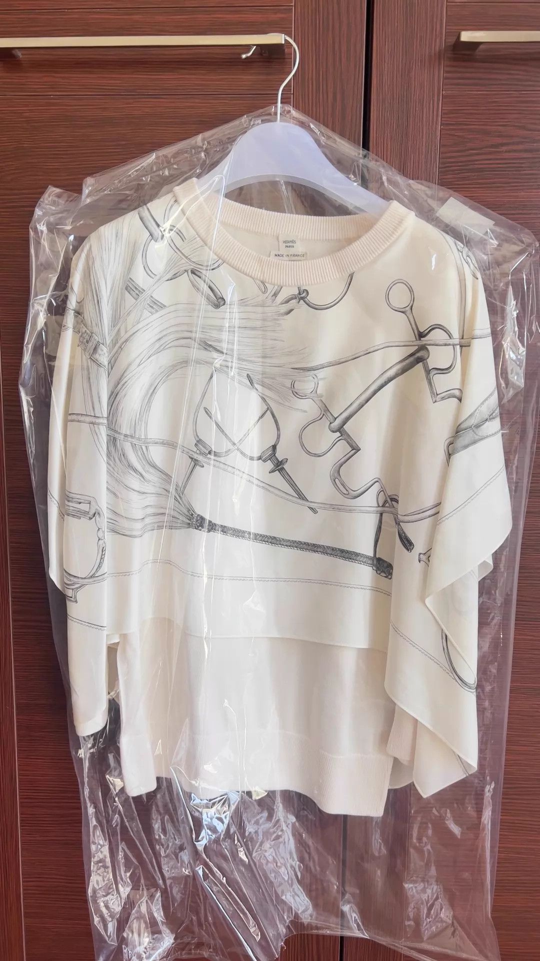 Hermes Hermes Women's Silk Shawl Over Knit Top 34 Size XS / US 0-2 / IT 36-38 - 2 Thumbnail