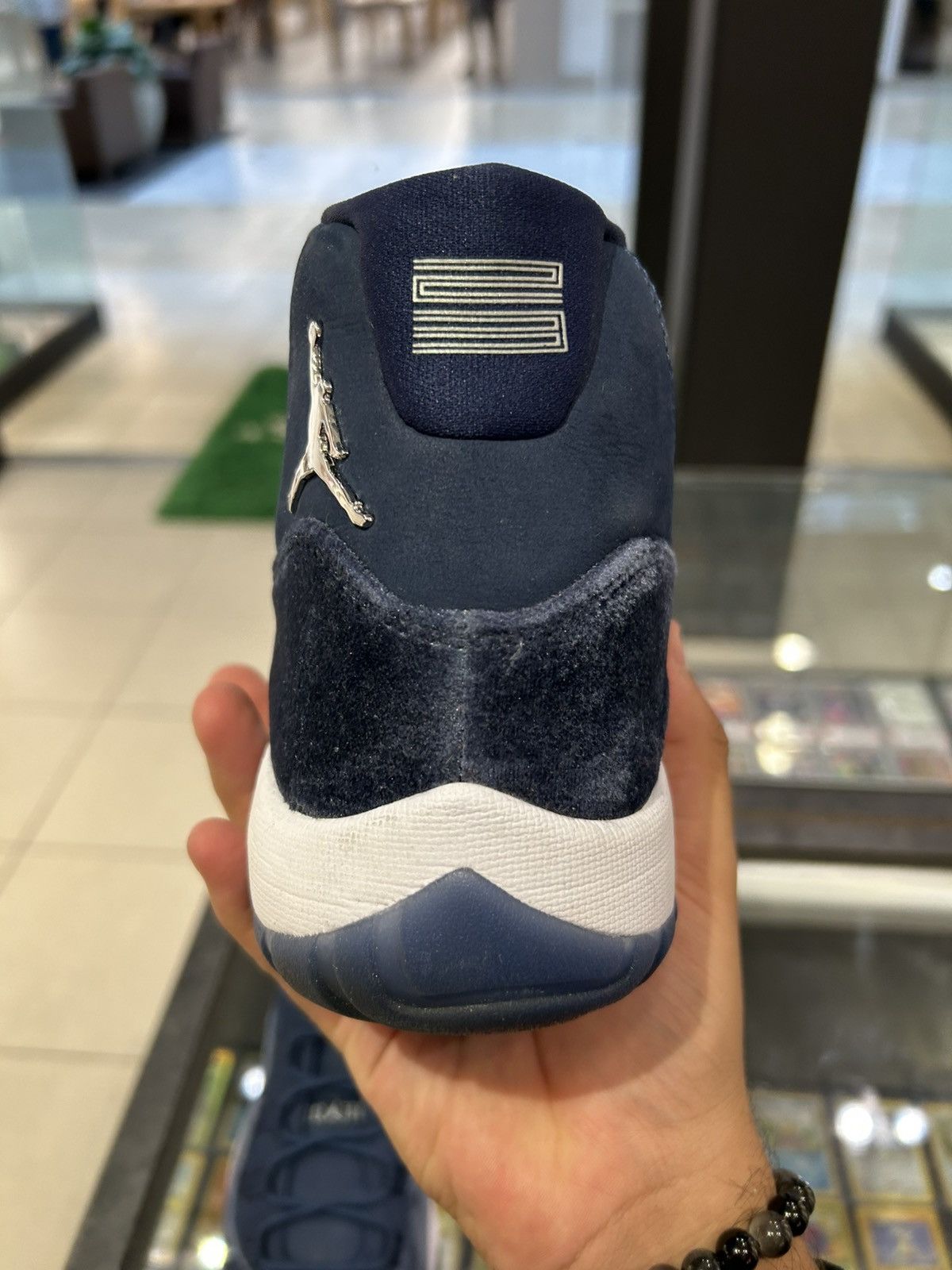Jordan Brand Jordan 11 midnight navy velvet Size US 10.5 / EU 43-44 - 3 Thumbnail