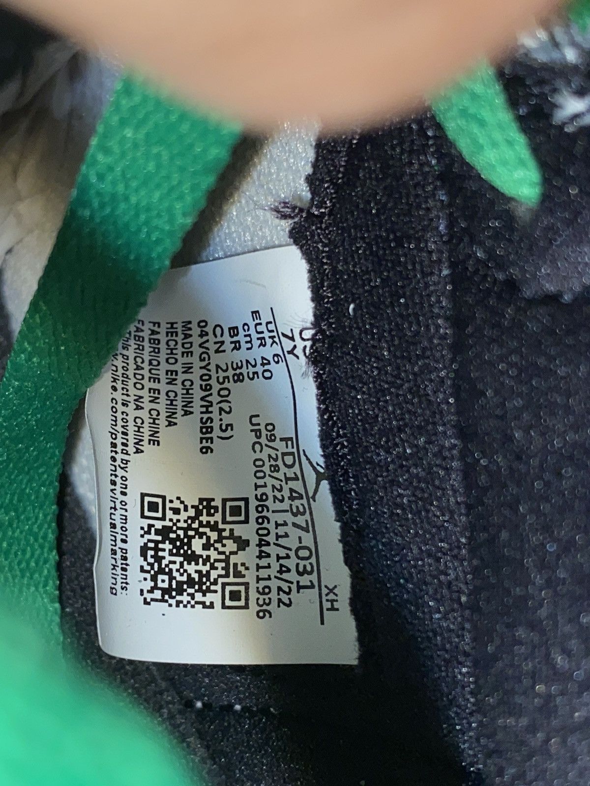 Jordan Brand × Nike Jordan 1 Retro High OG Lucky Green (7Y Grade School) Size US 8.5 / IT 38.5 - 7 Thumbnail