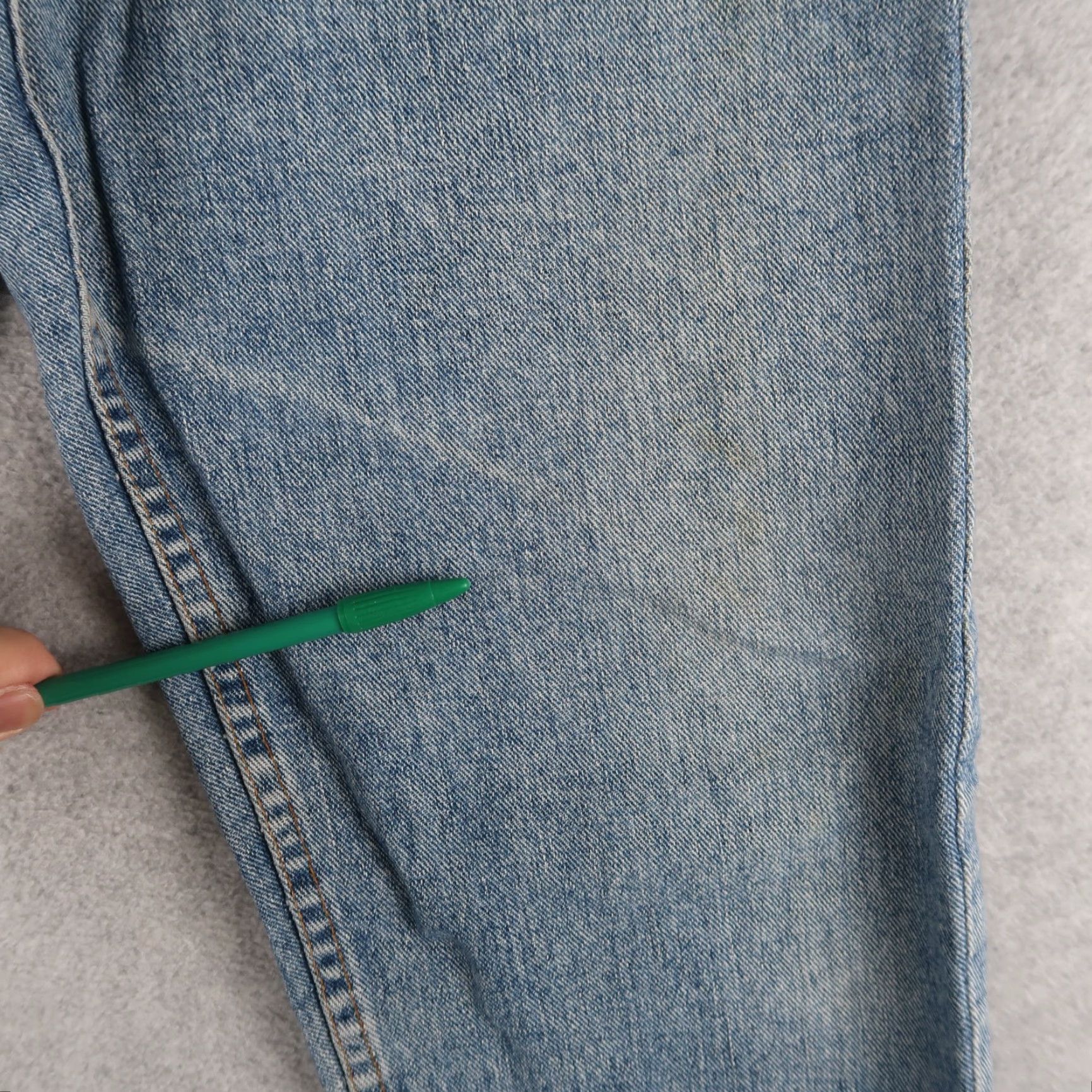 Levi's VINTAGE Levi's 550 Jeans Denim Blue 34x30 32x27.5 USA Made Men Relaxed 90s 5-Pocket Denim Distressed Belt Loops Size US 34 / EU 50 - 6 Thumbnail