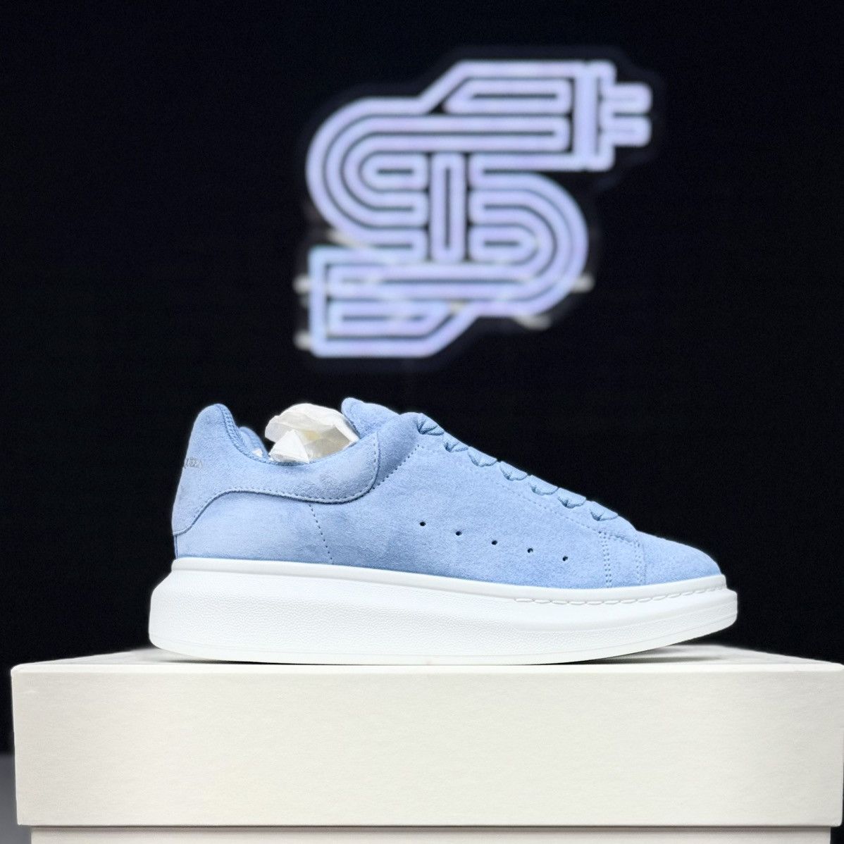 Alexander McQueen Alexander McQueen Oversized Sneaker Suede Powder Blue Size US 13 / EU 46 - 2 Thumbnail