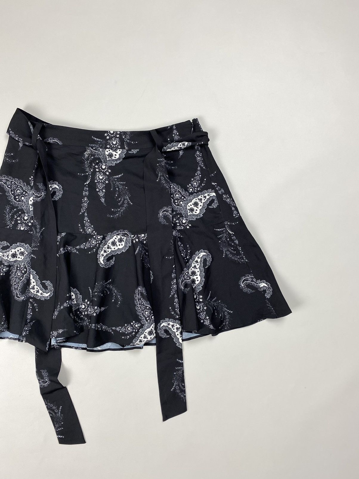 Allsaints Allsaints Frida Kashmir ladies skirt / skort size US 4 EU 36 Size 27" / US 4 / IT 40 - 3 Thumbnail