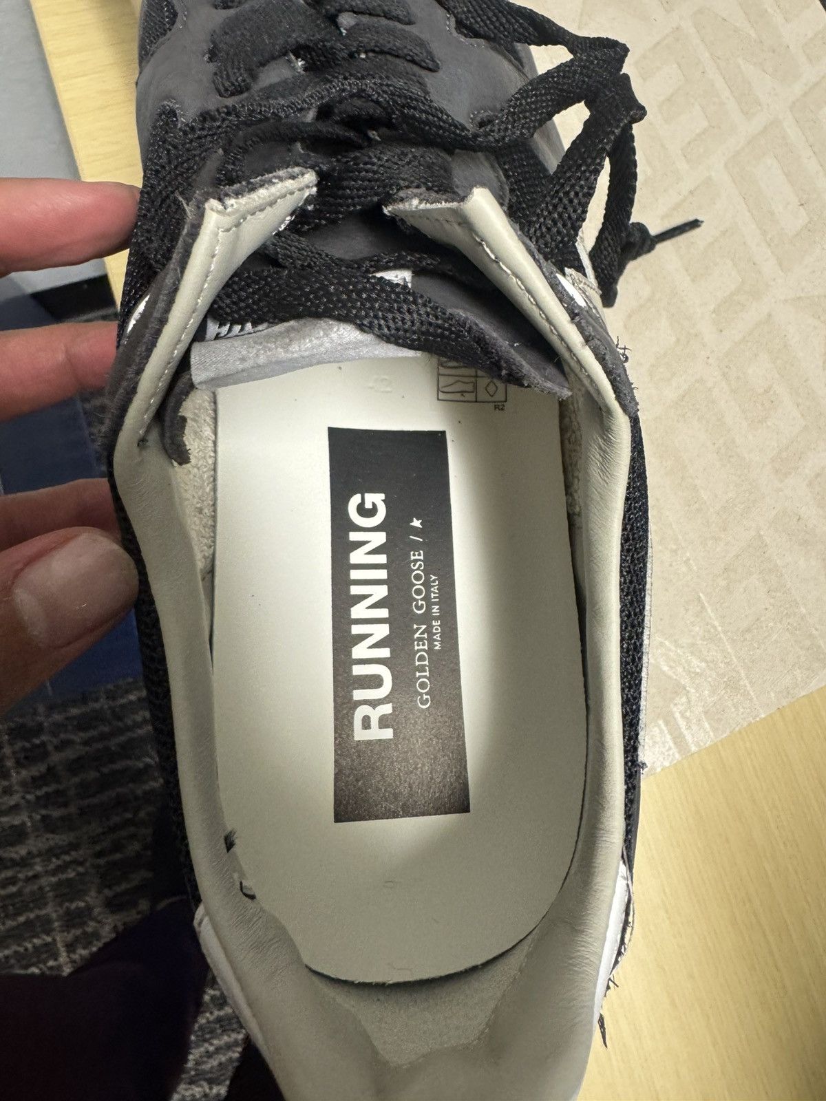 Golden Goose Golden Goose Deluxe Brand Running Sole Lace-Up Sneaker Size US 9 / EU 42 - 2 Thumbnail
