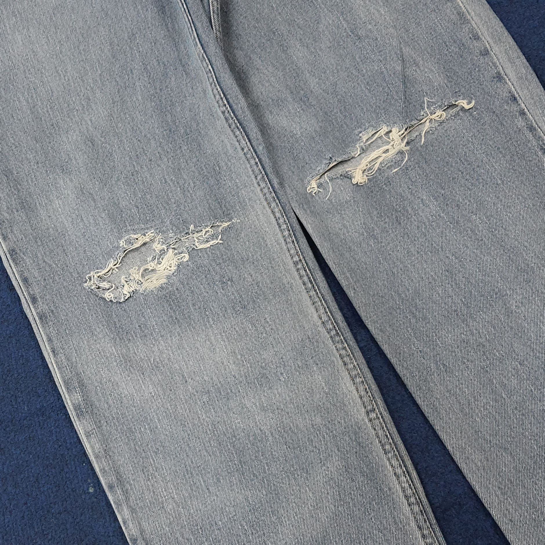 Levi's VINTAGE 90s LEVI'S 550 Distressed Light Wash Jeans C272N7 Size US 36 / EU 52 - 3 Thumbnail