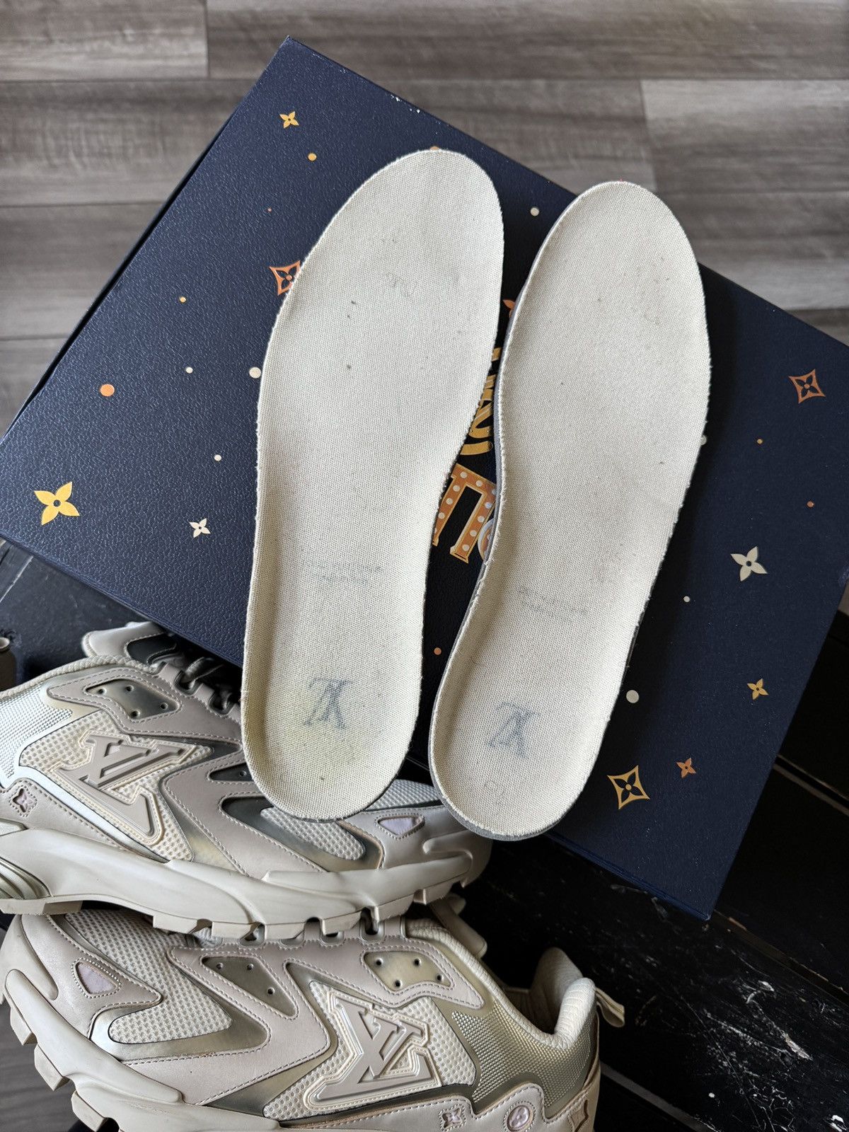 Louis Vuitton Louis Vuitton LV Runner Tatic Sneaker Beige Reflective Size US 12 / EU 45 - 11 Thumbnail