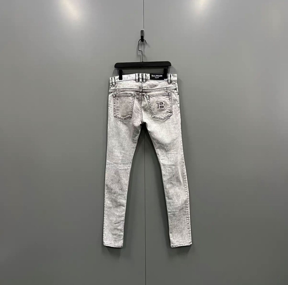 Balmain BALMAIN Washed Faded Embossed Logo Jeans J41 Size 30" / US 8 / IT 44 - 2 Thumbnail