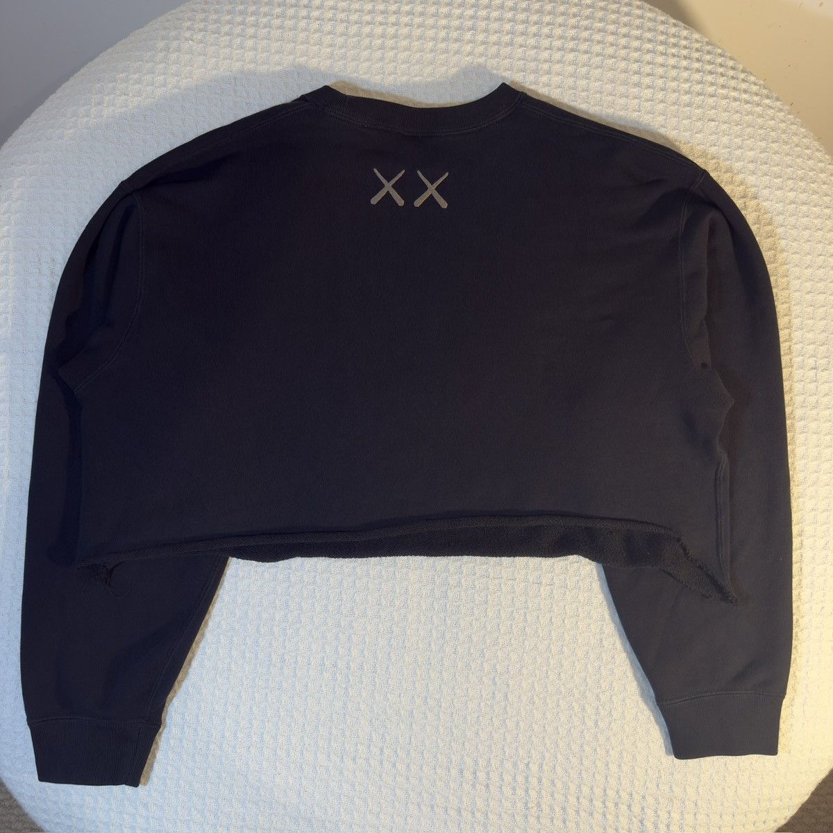 Kaws × Uniqlo Uniqlo UT x KAWS Cropped Crewneck – Black Boxy Fit Size US XL / EU 56 / 4 - 4 Thumbnail