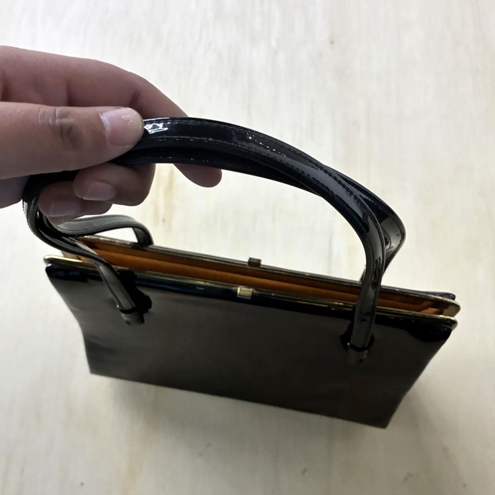 Vintage Vintage 60s Top Handle Bag Womens Small Black Vinyl Kiss Lock Gold Hardware Size S / US 4 / IT 40 - 3 Thumbnail