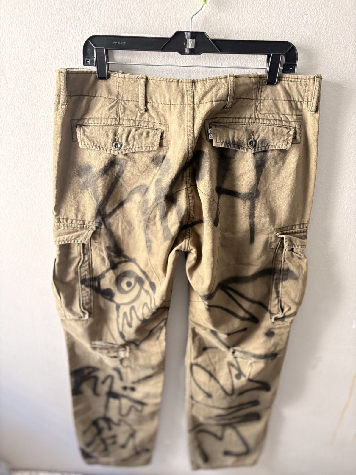 Levi's Vintage Clothing Levi’s khaki cargo pants reworked by R7PZI. Size US 33 - 6 Thumbnail