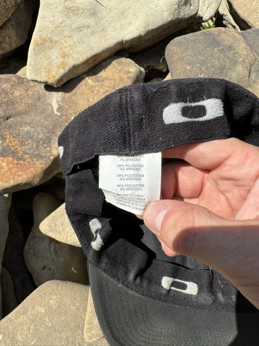 Vintage Vintage Oakley Metal logo Y2k Cap Size ONE SIZE - 10 Thumbnail