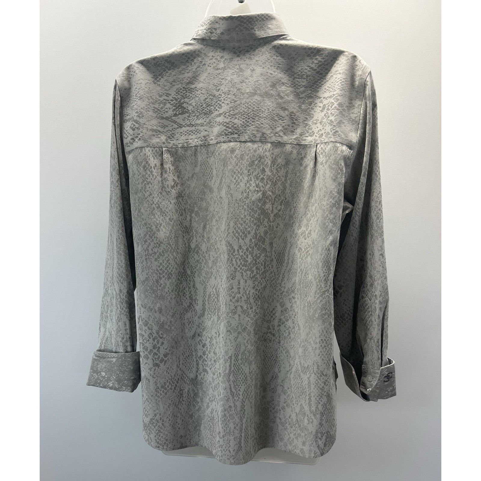 Chicos Chico’s No-Iron Classic Stretch Shirt Women’s Size 1 Size M / US 6-8 / IT 42-44 - 2 Thumbnail