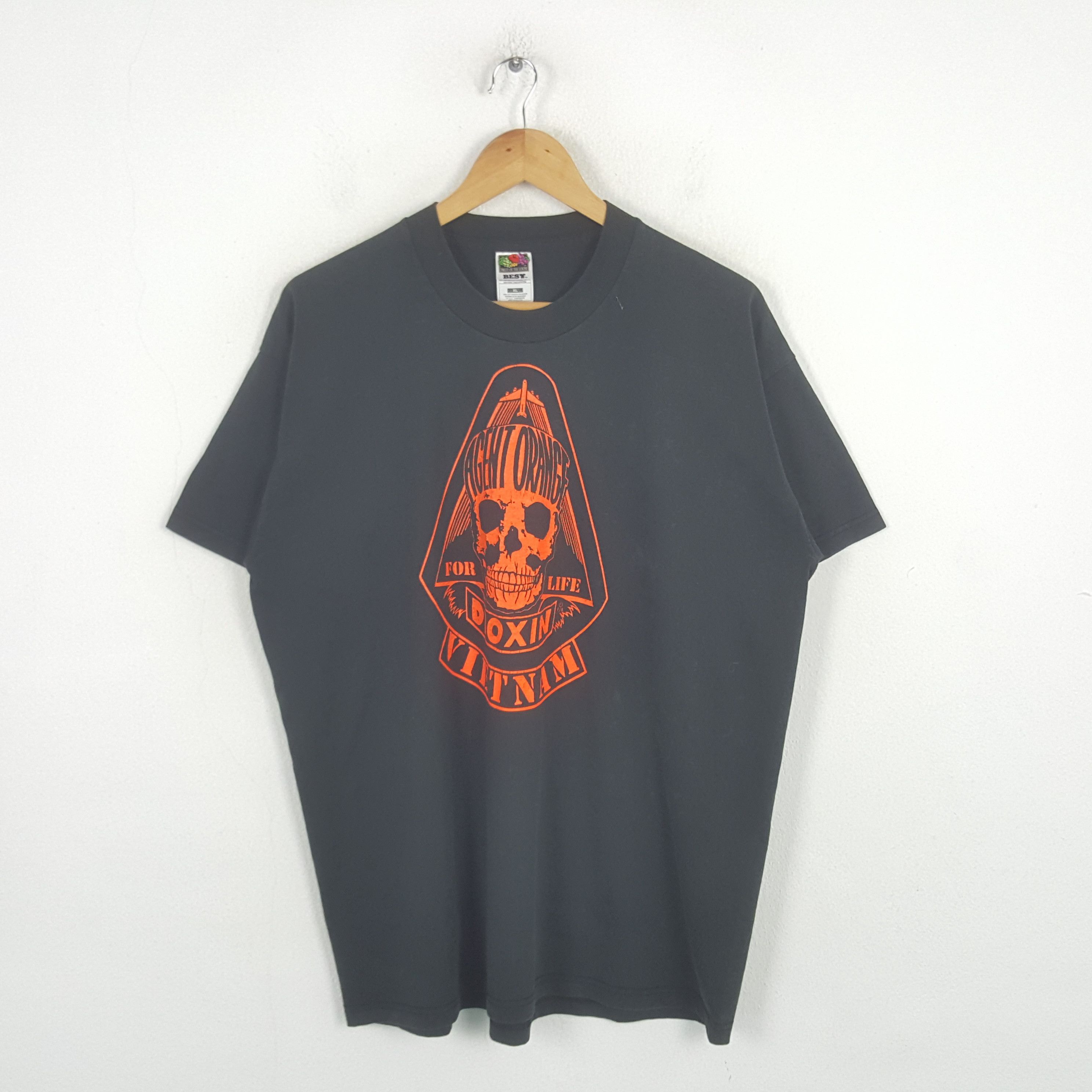 Vintage Vintage Agent Orange Dioxin Skull Vietnam Tshirt RR14 Size US L / EU 52-54 / 3 - 1 Thumbnail