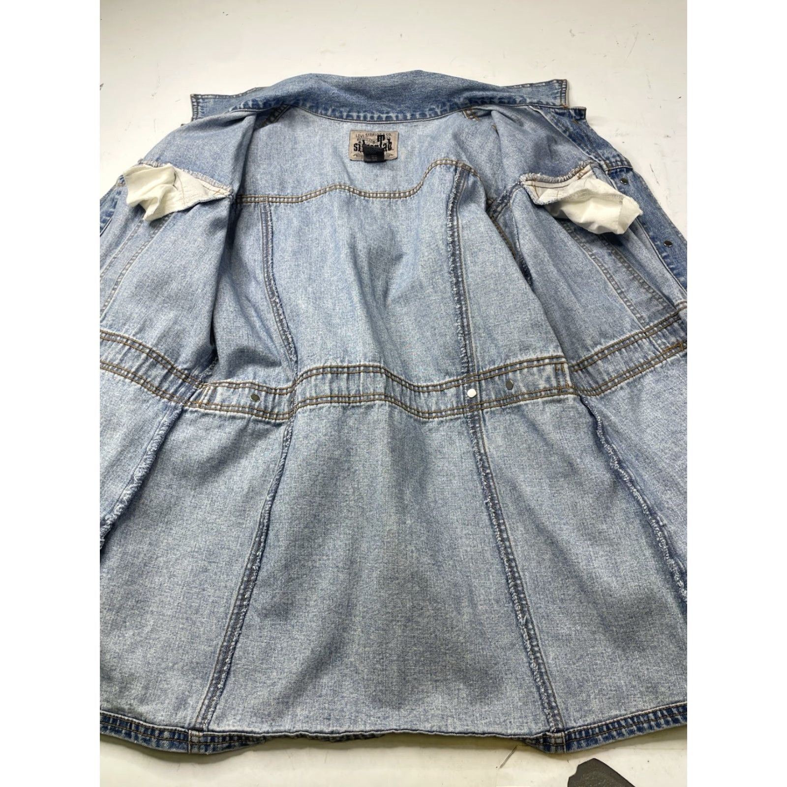 Levi's VINTAGE Levi's Womens Large Blue Denim Trucker Long Jacket Silver Tab Jeans Jacket Size 36" / US 14 / IT 50 - 2 Thumbnail