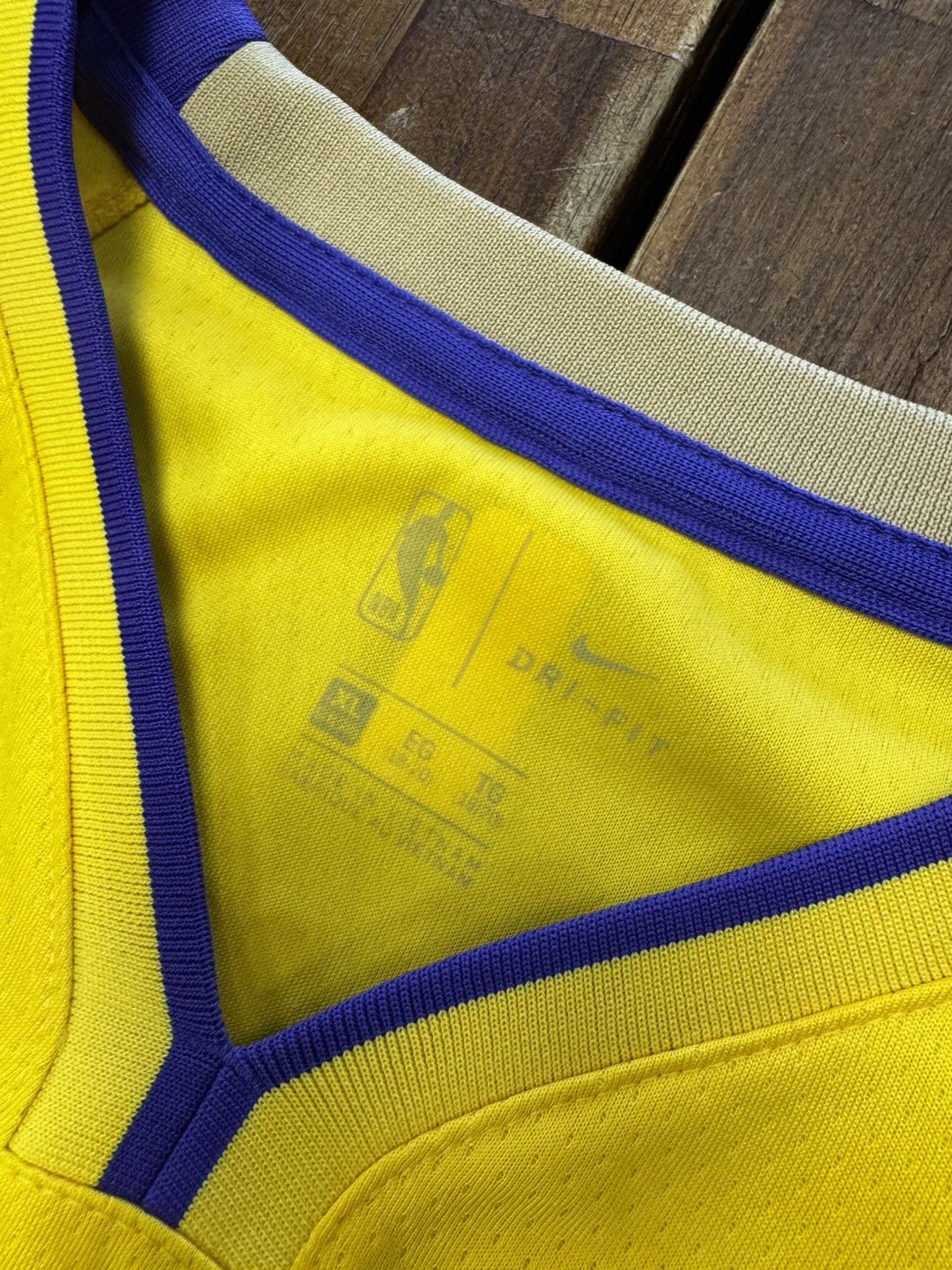 Nike Anthony Davis Los Angeles Lakers NBA Nike Swingman Jersey Size US XL / EU 56 / 4 - 4 Thumbnail