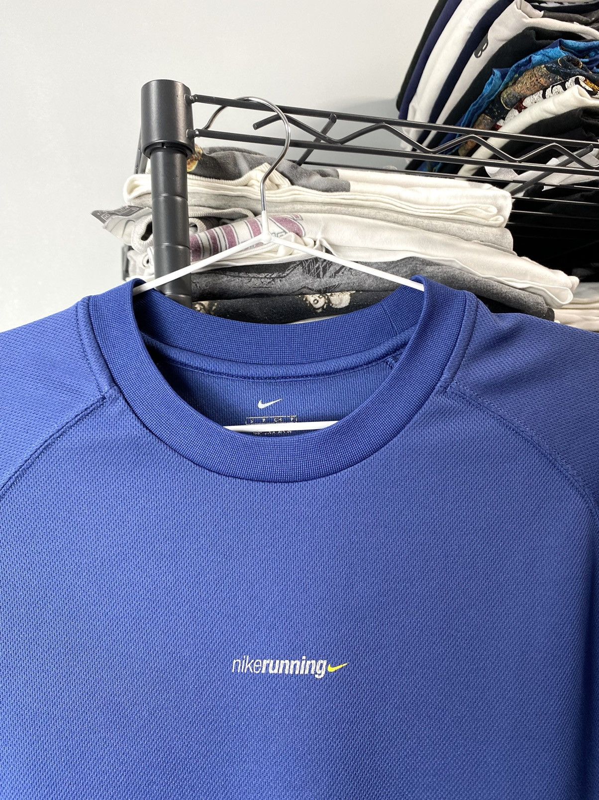 Nike Y2K 90’s Vintage Nike T Shirt Center Logo Running Size US S / EU 44-46 / 1 - 3 Thumbnail