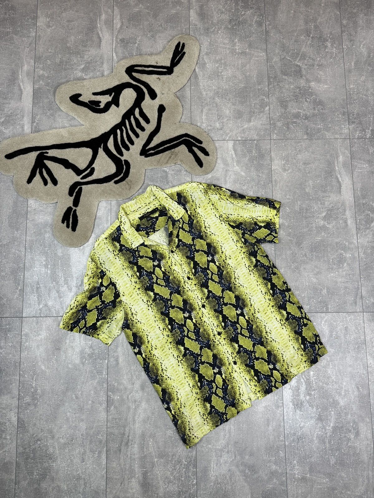 Jaded London Mens Jaded London Hawaiian shirts button up crazy viscose Size US L / EU 52-54 / 3 - 1 Thumbnail