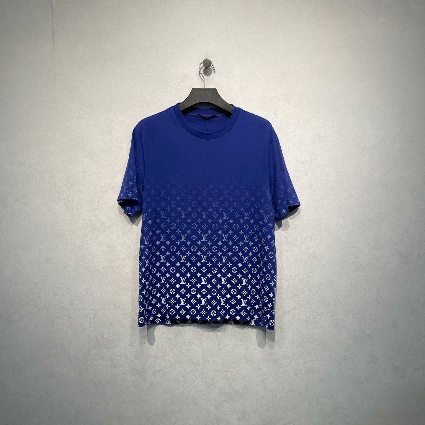Louis Vuitton Louis Vuitton Monogram Gradient T-Shirt XXL Size US XXL / EU 58 / 5 - 1 Thumbnail