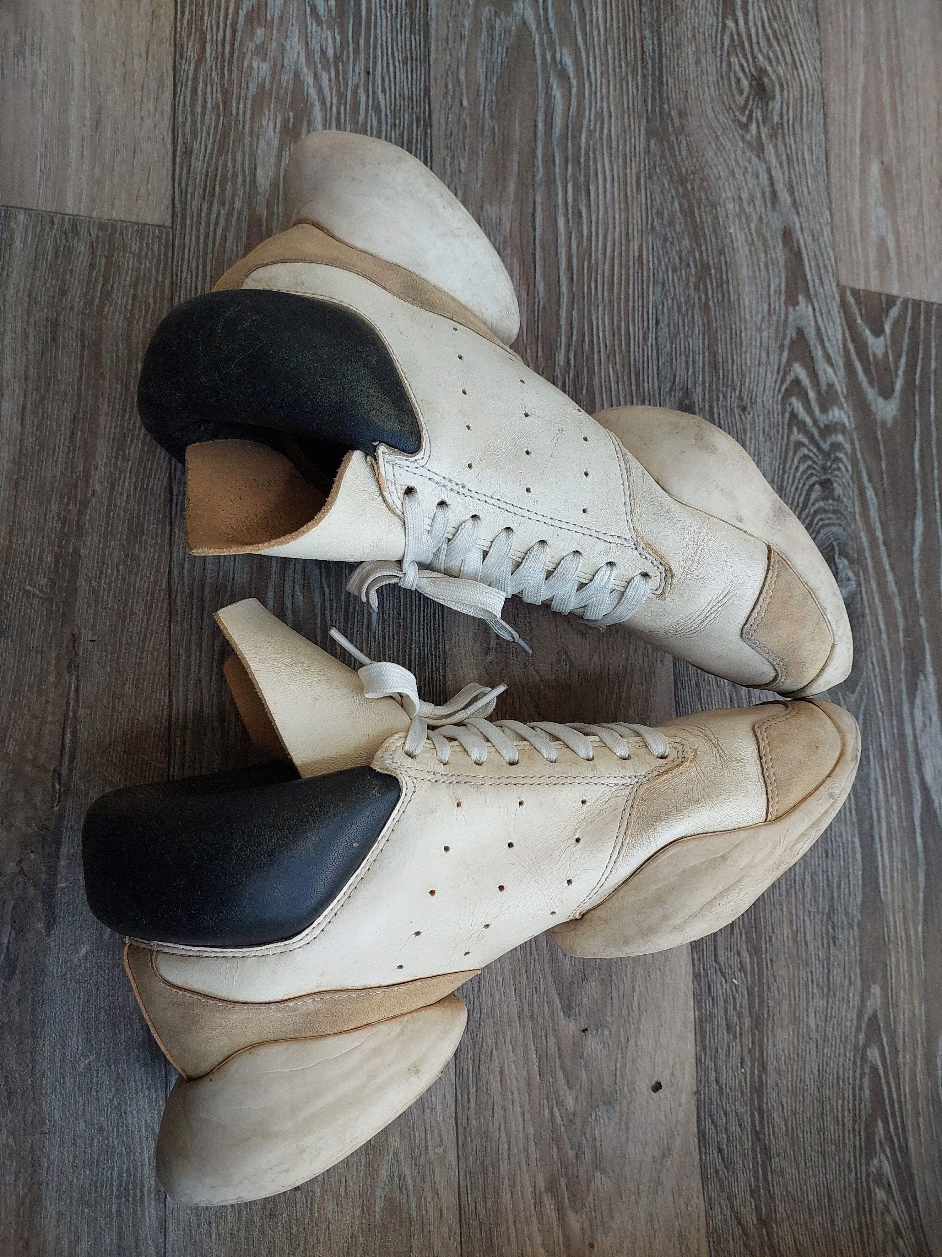 Adidas × Rick Owens Adidas x Rick Owens 'Ro Runner' sneaker in cream leather. Size US 9 / EU 42 - 7 Thumbnail