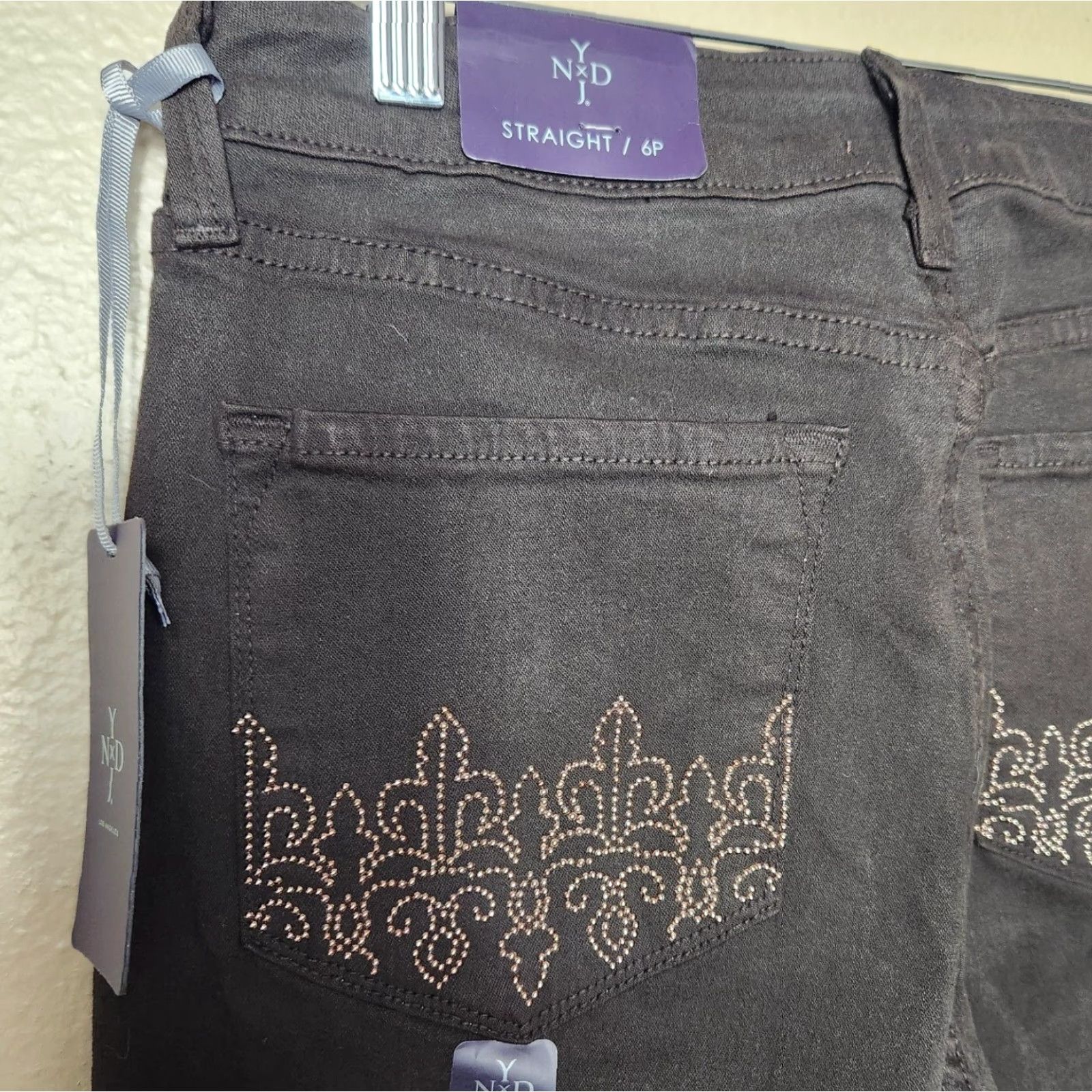 NYDJ VINTAGE NYDJ Petite Straight Fit Brown Fleur De Lis Embellished Pocket Jeans-Size 6P NWT Size 28" / US 6 / IT 42 - 7 Thumbnail
