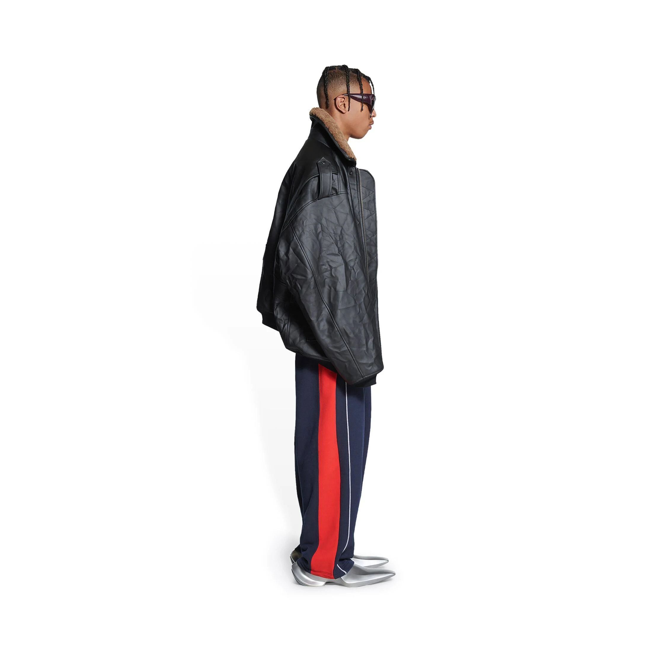 Balenciaga o1mt1gz1024 Worn Out Bomber Jacket in Black Size US XS / EU 42 / 0 - 7 Thumbnail