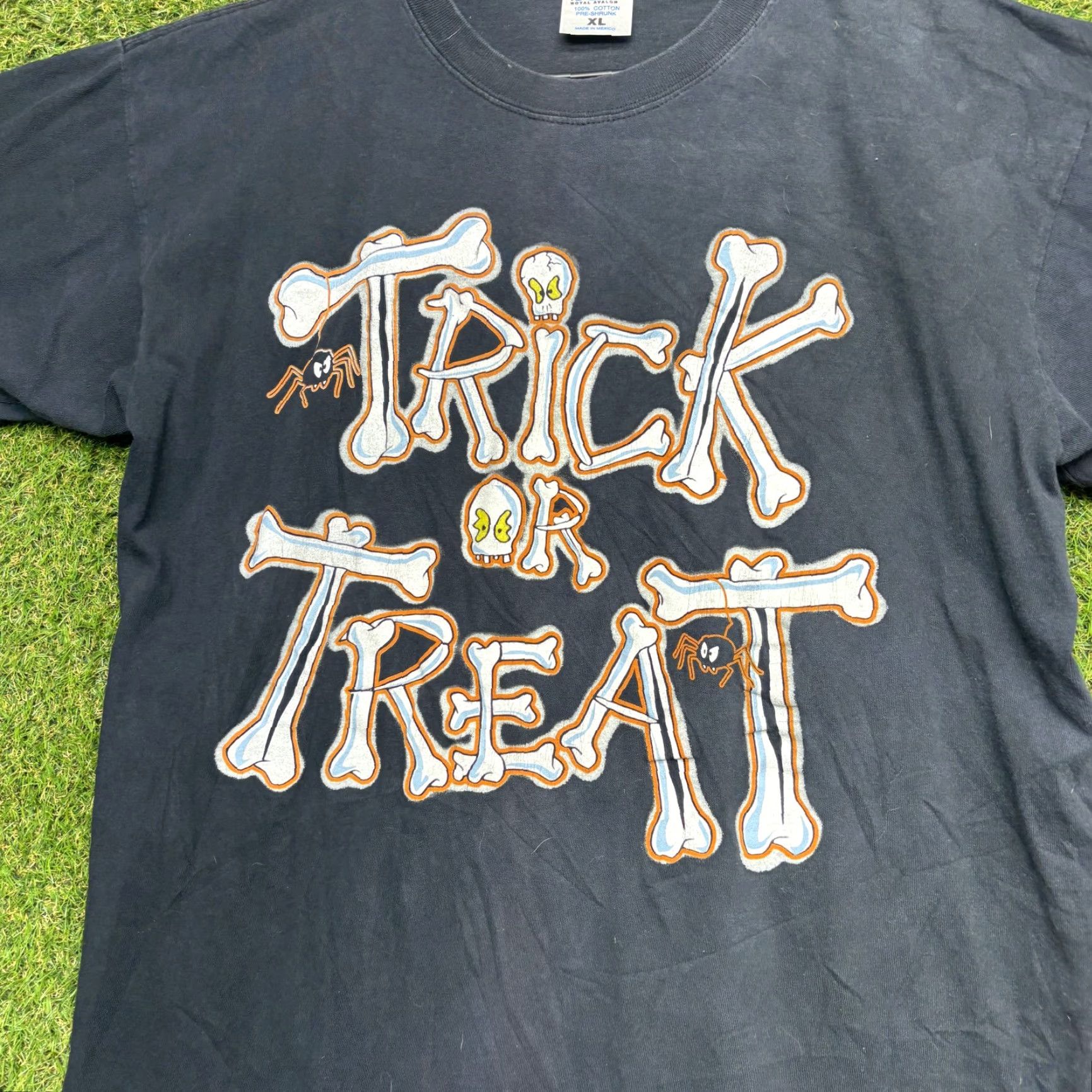 Bones Trick Or Treat Shirt Mens XL Black Halloween Bones Spooky Spider Graphic Tee Size US XL / EU 56 / 4 - 2 Thumbnail