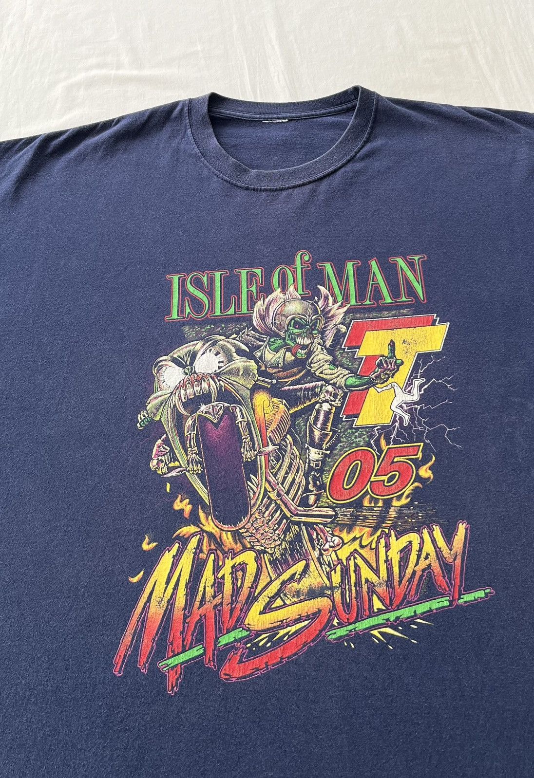 Vintage Vintage 2005 Isle of Man TT Mad Sunday Moto Racing T-shirt Size US XXL / EU 58 / 5 - 5 Thumbnail