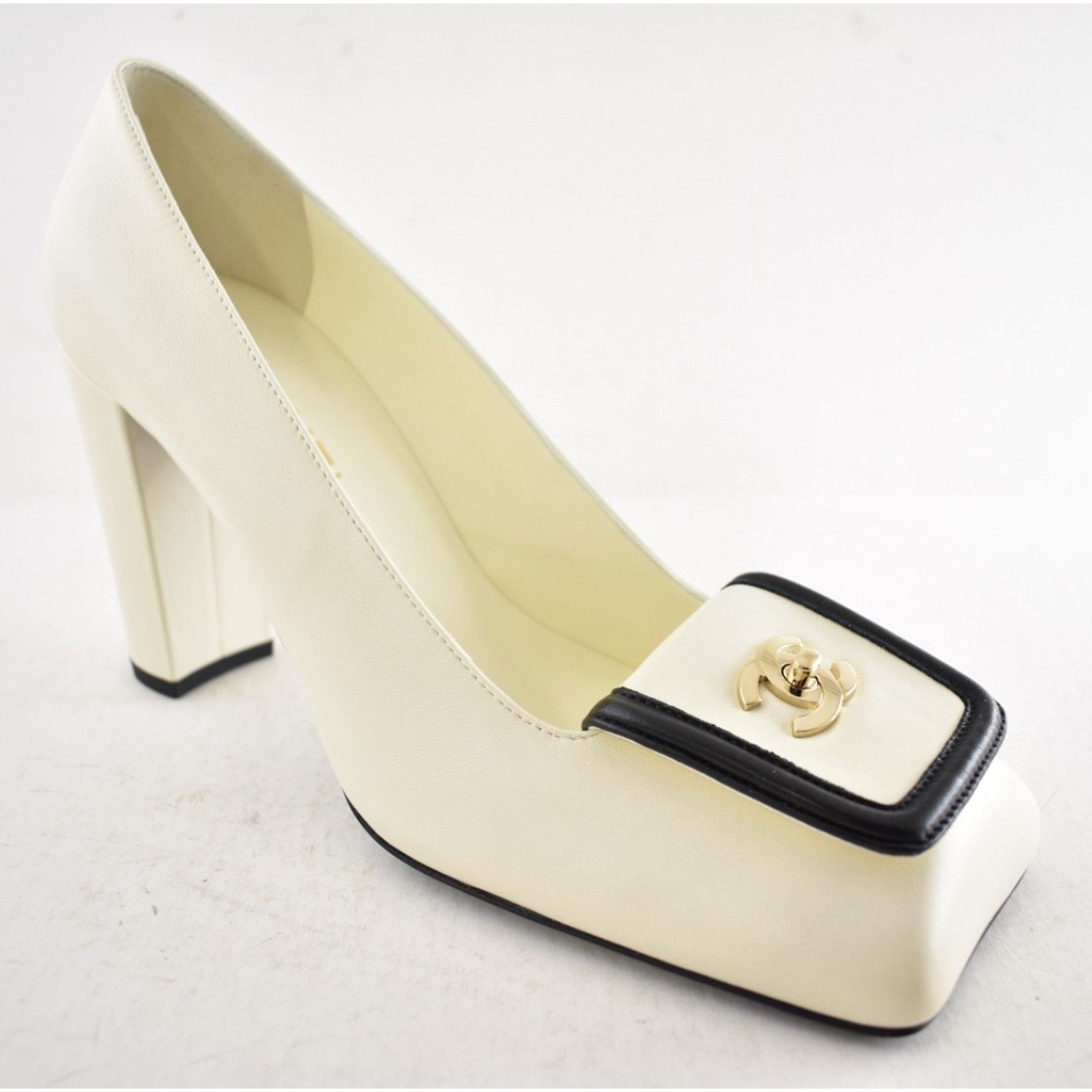 Chanel Chanel Ivory Black Square Turnlock Block Heel Pump 40.5 Size US 10.5 / IT 40.5 - 8 Thumbnail
